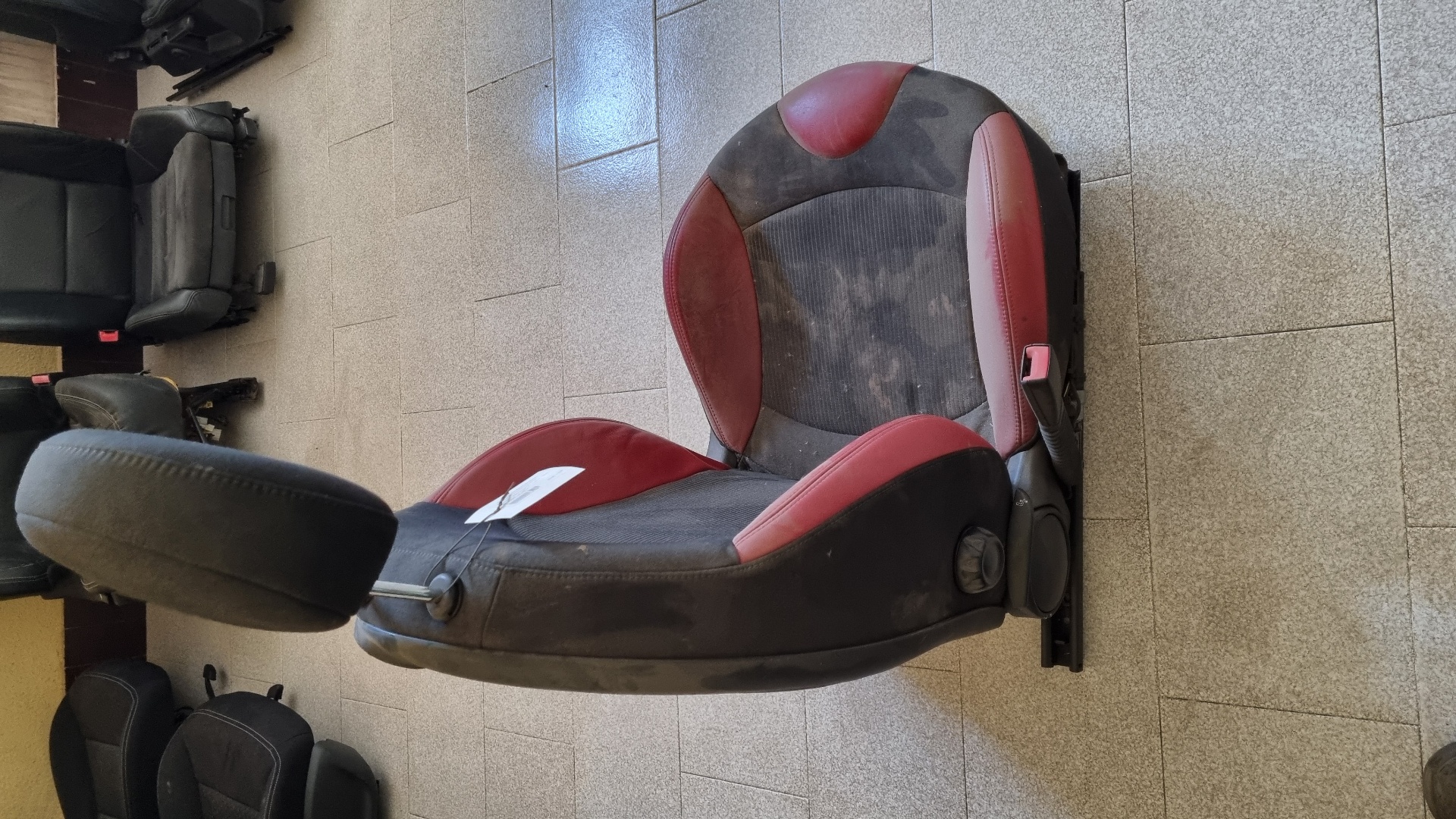 ASIENTO DELANTERO IZQUIERDO MINI MINI 9HZ