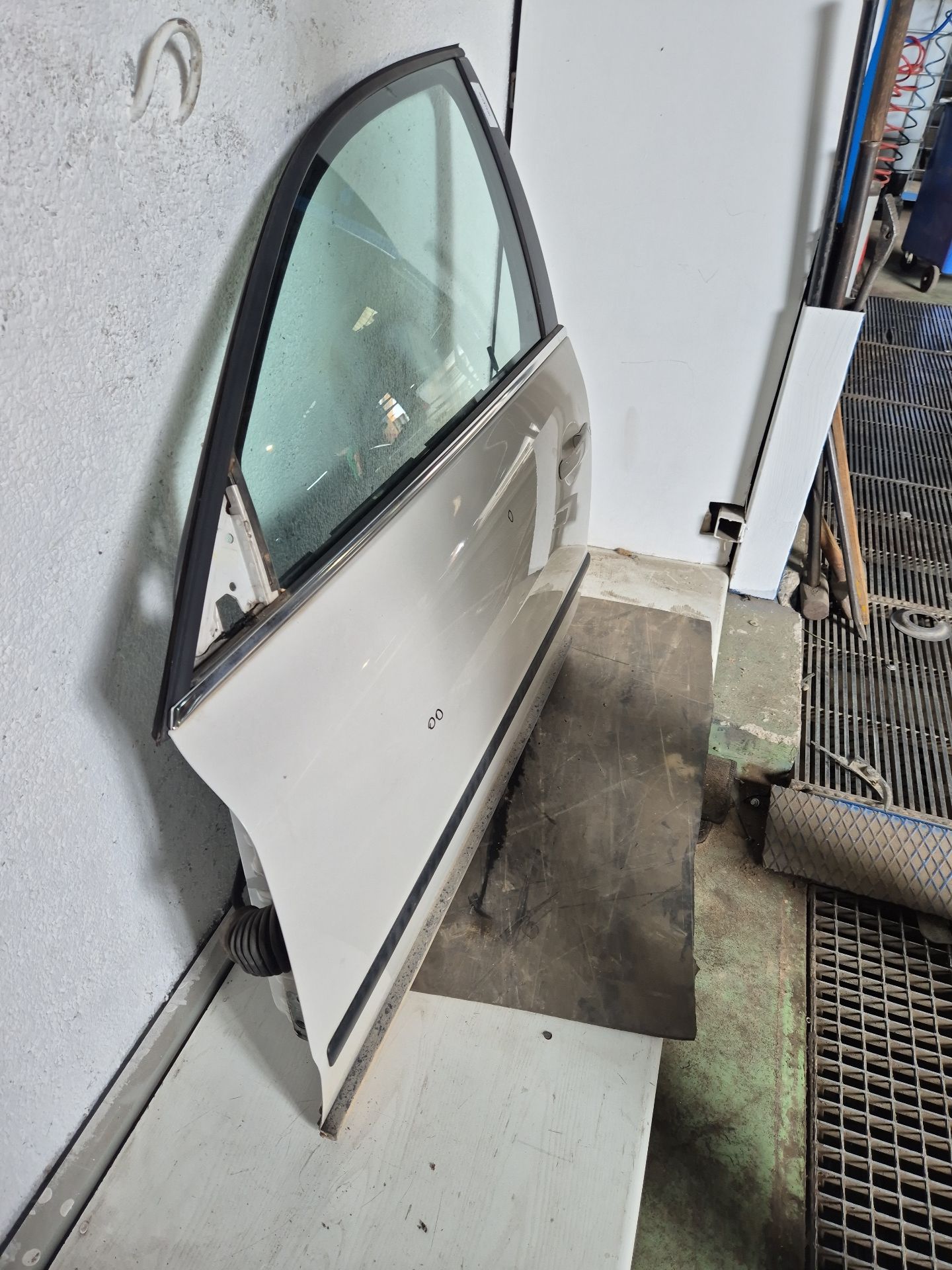 PUERTA DELANTERA IZQUIERDA VOLKSWAGEN PASSAT 