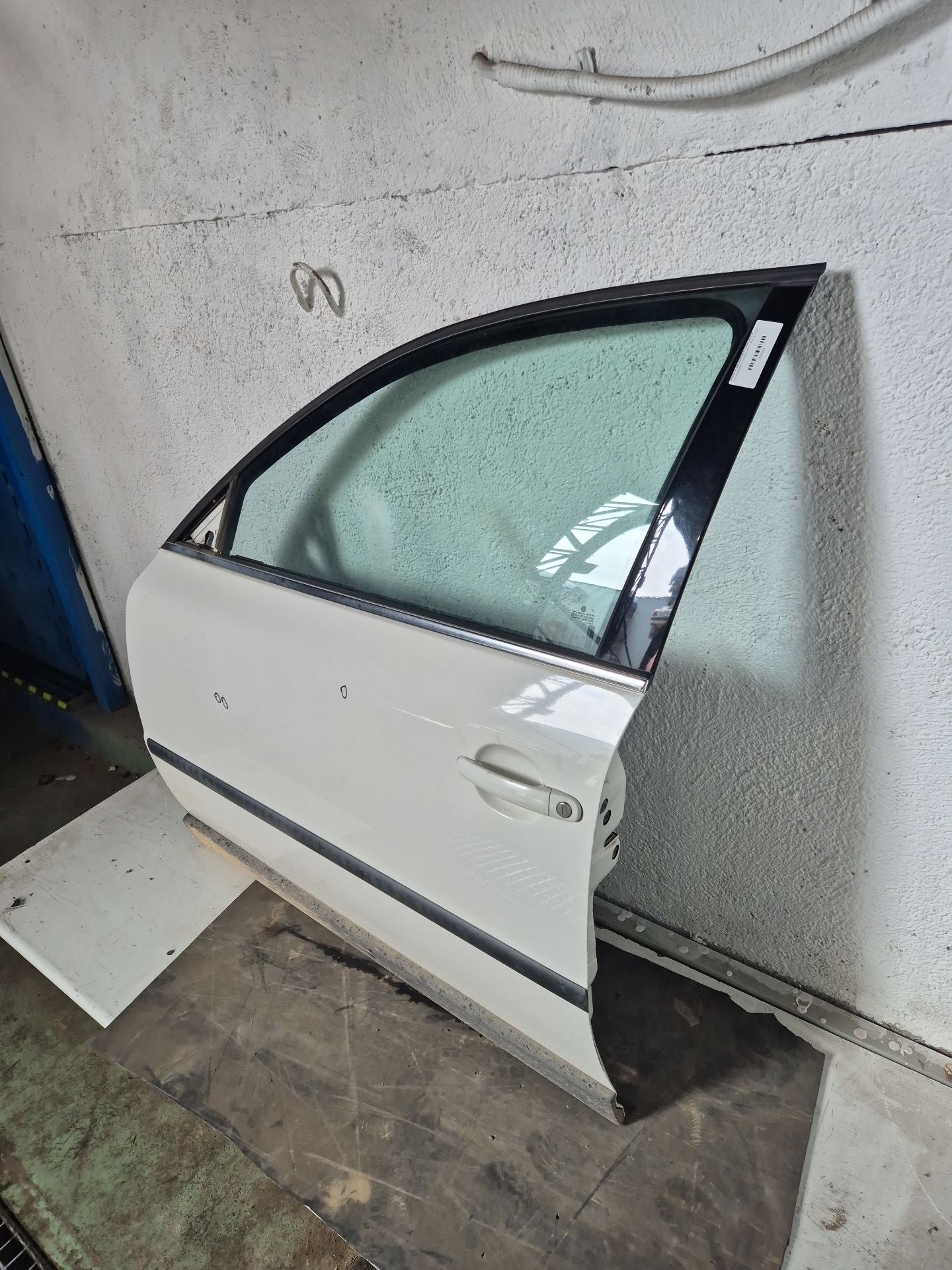 PUERTA DELANTERA IZQUIERDA VOLKSWAGEN PASSAT 