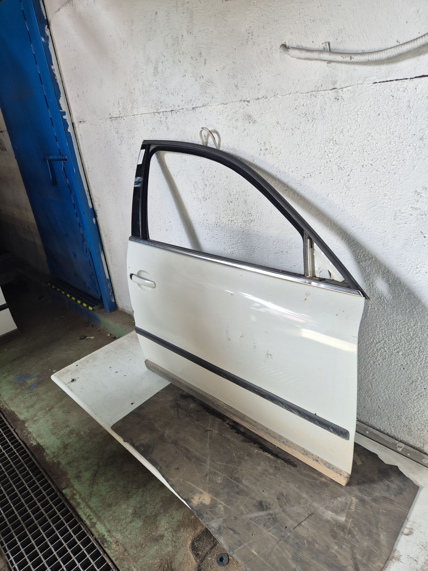 PUERTA DELANTERA DERECHA VOLKSWAGEN PASSAT 