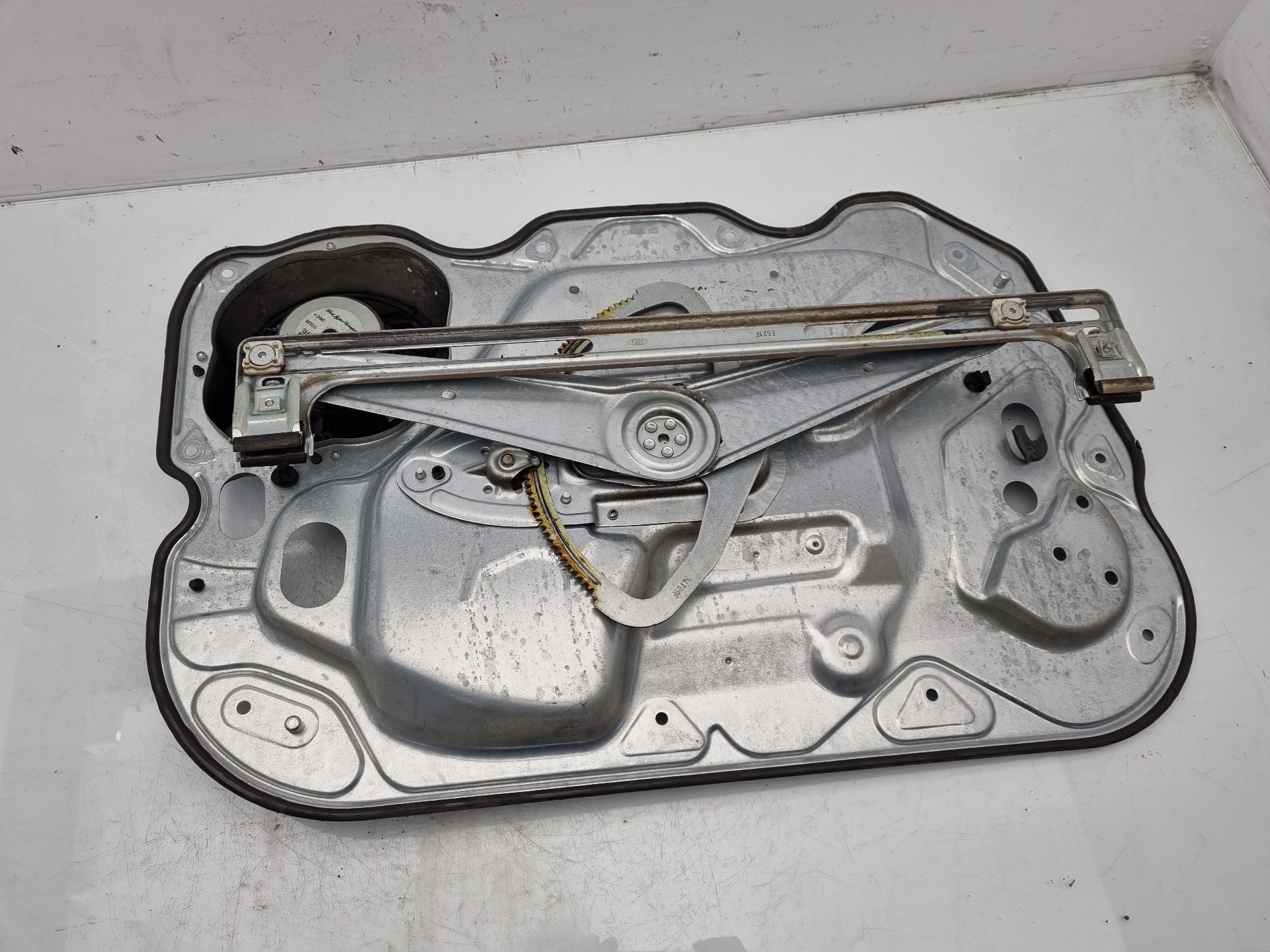 ELEVALUNAS DELANTERO DERECHO FORD FOCUS GBDB