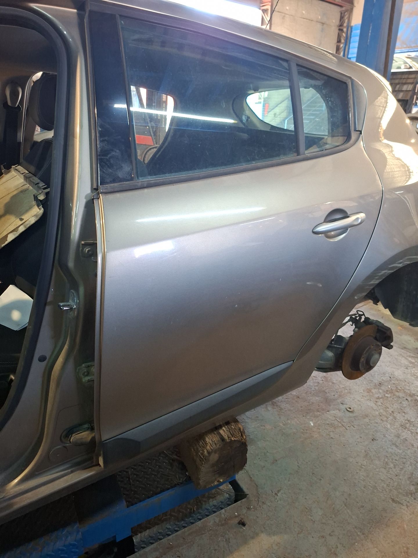 PUERTA TRASERA IZQUIERDA RENAULT MEGANE 