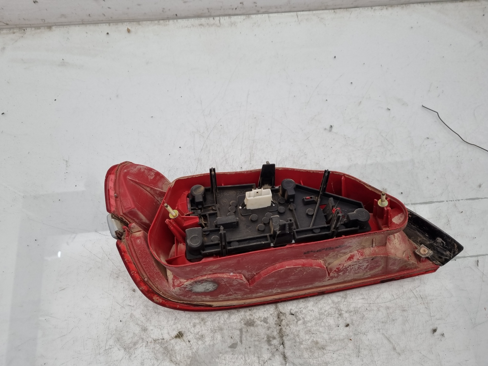 PILOTO TRASERO DERECHO PEUGEOT 406 6FZ