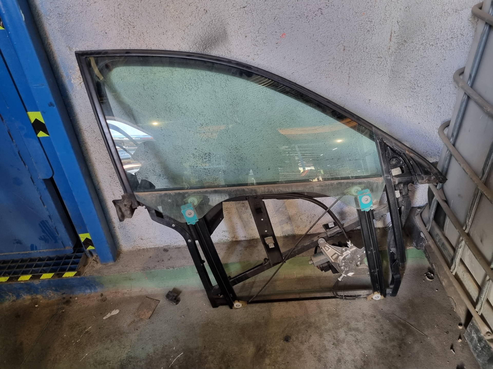 ELEVALUNAS DELANTERO DERECHO AUDI A6 AFB