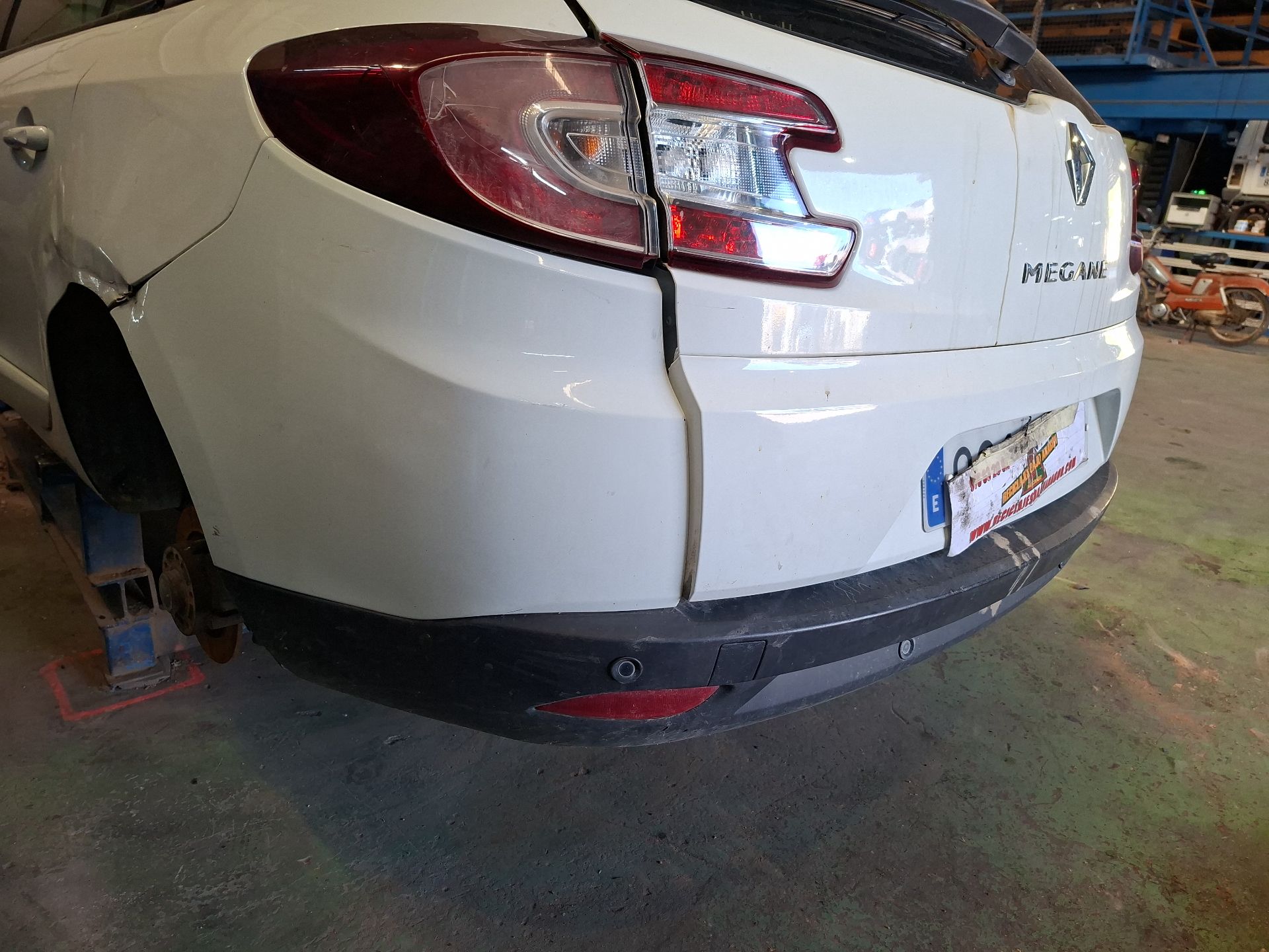PARAGOLPES TRASERO RENAULT MEGANE 