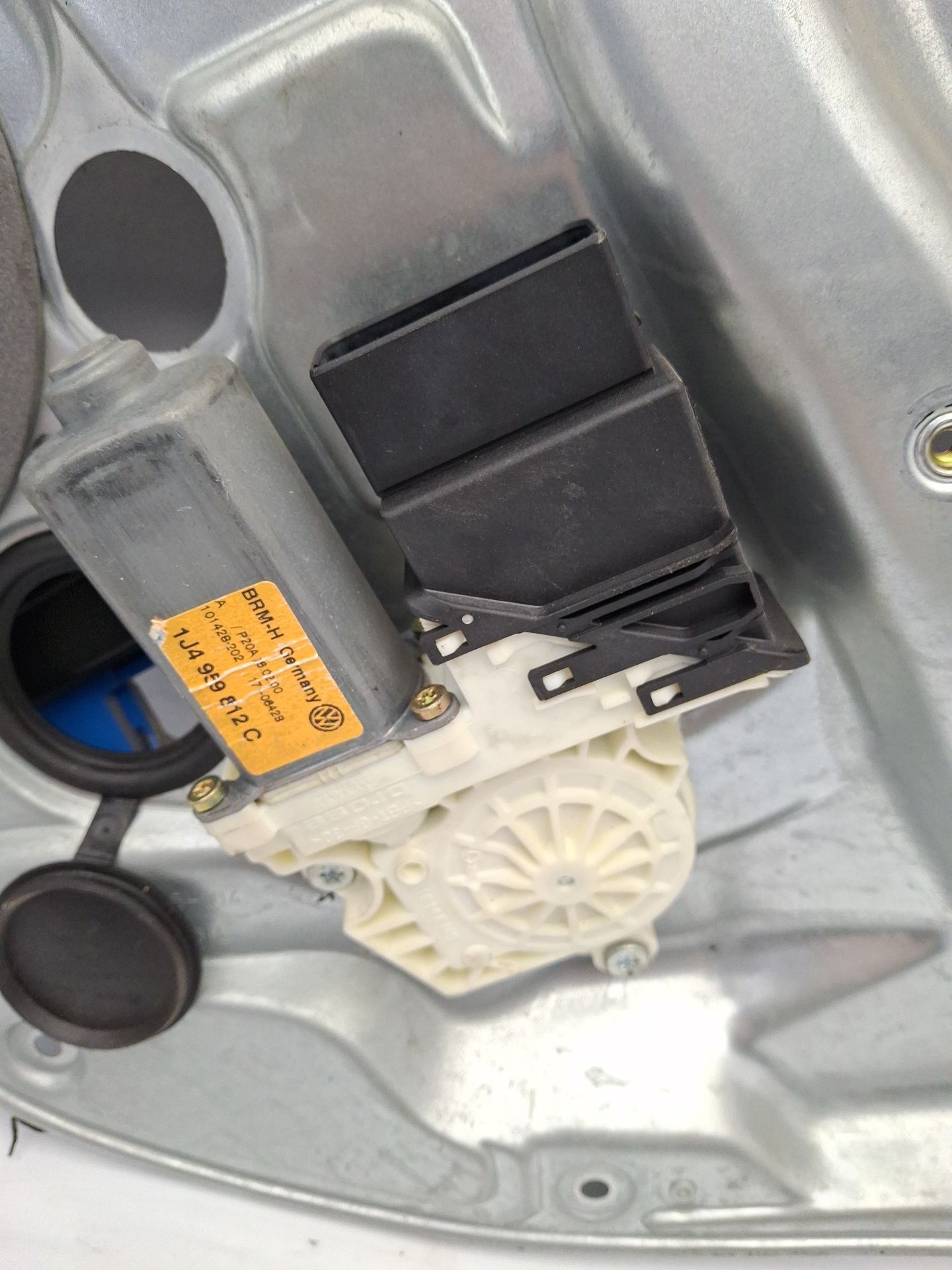 ELEVALUNAS TRASERO DERECHO VOLKSWAGEN GOLF 