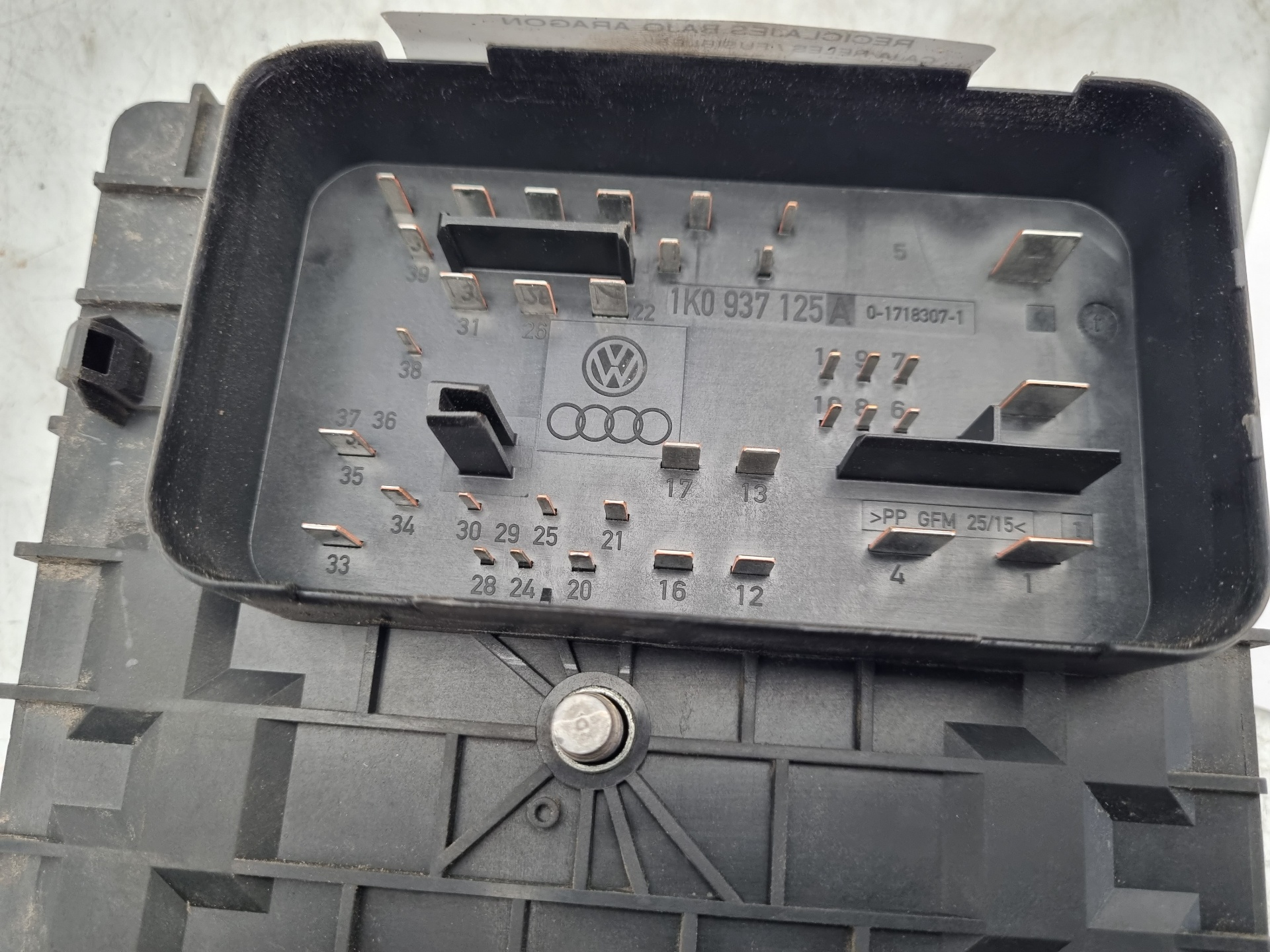 CAJA RELES / FUSIBLES AUDI A3 BMN