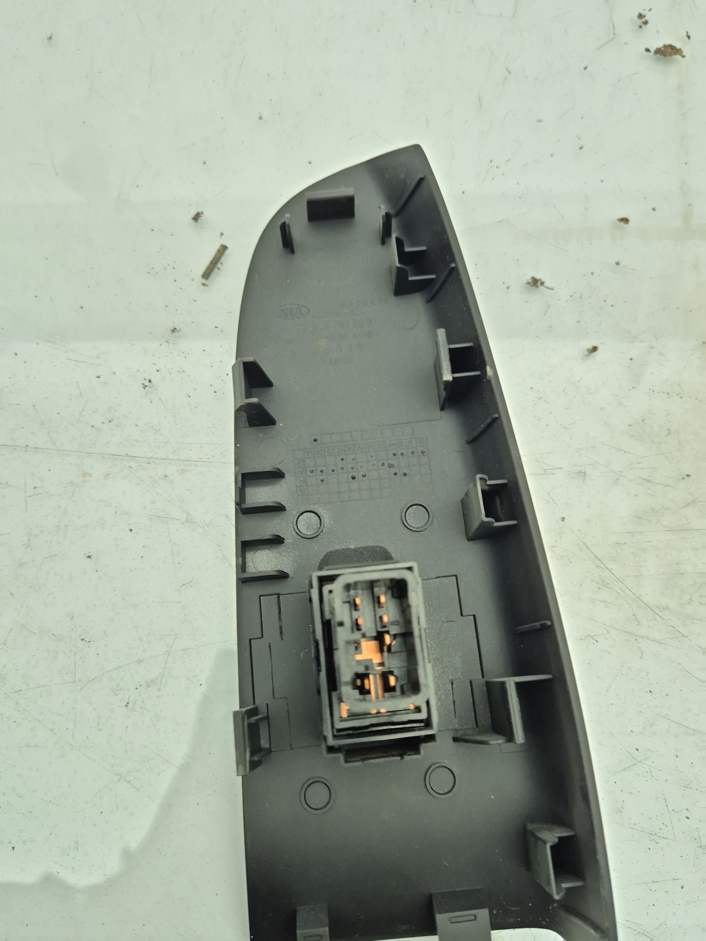 MANDO ELEVALUNAS DELANTERO DERECHO KIA PRO 