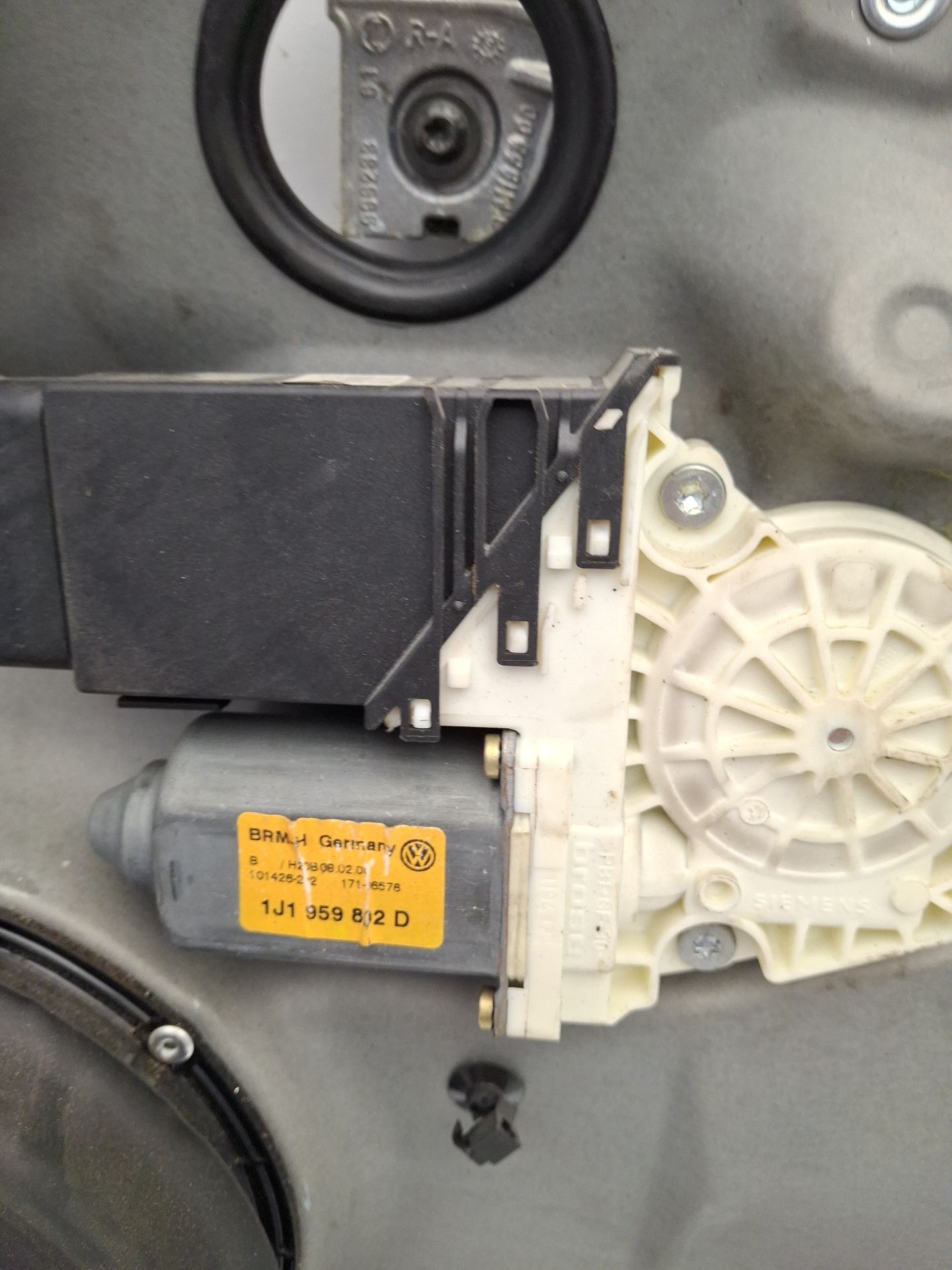 ELEVALUNAS DELANTERO DERECHO VOLKSWAGEN GOLF 