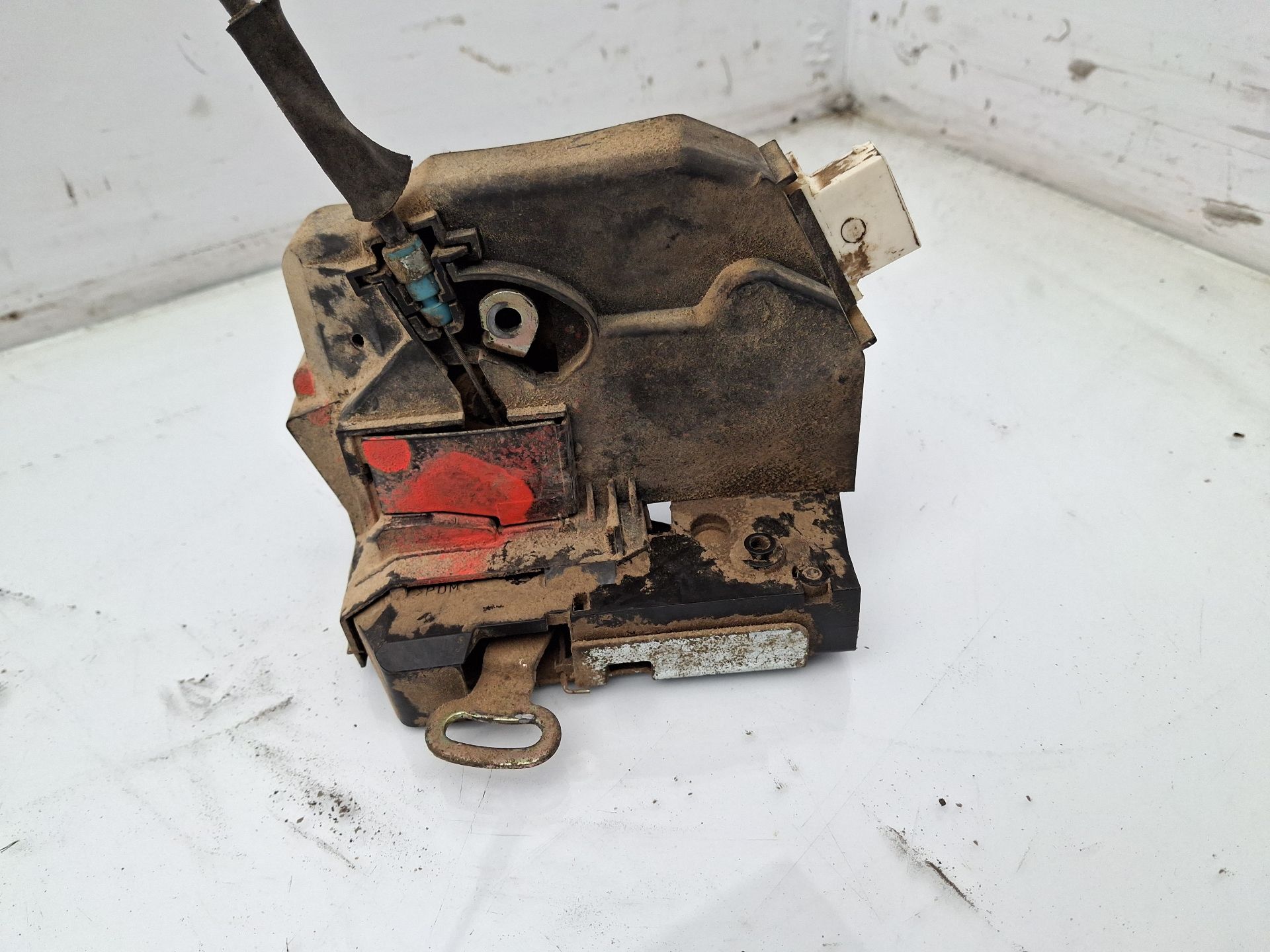 CERRADURA PUERTA DELANTERA DERECHA LAND ROVER FREE 