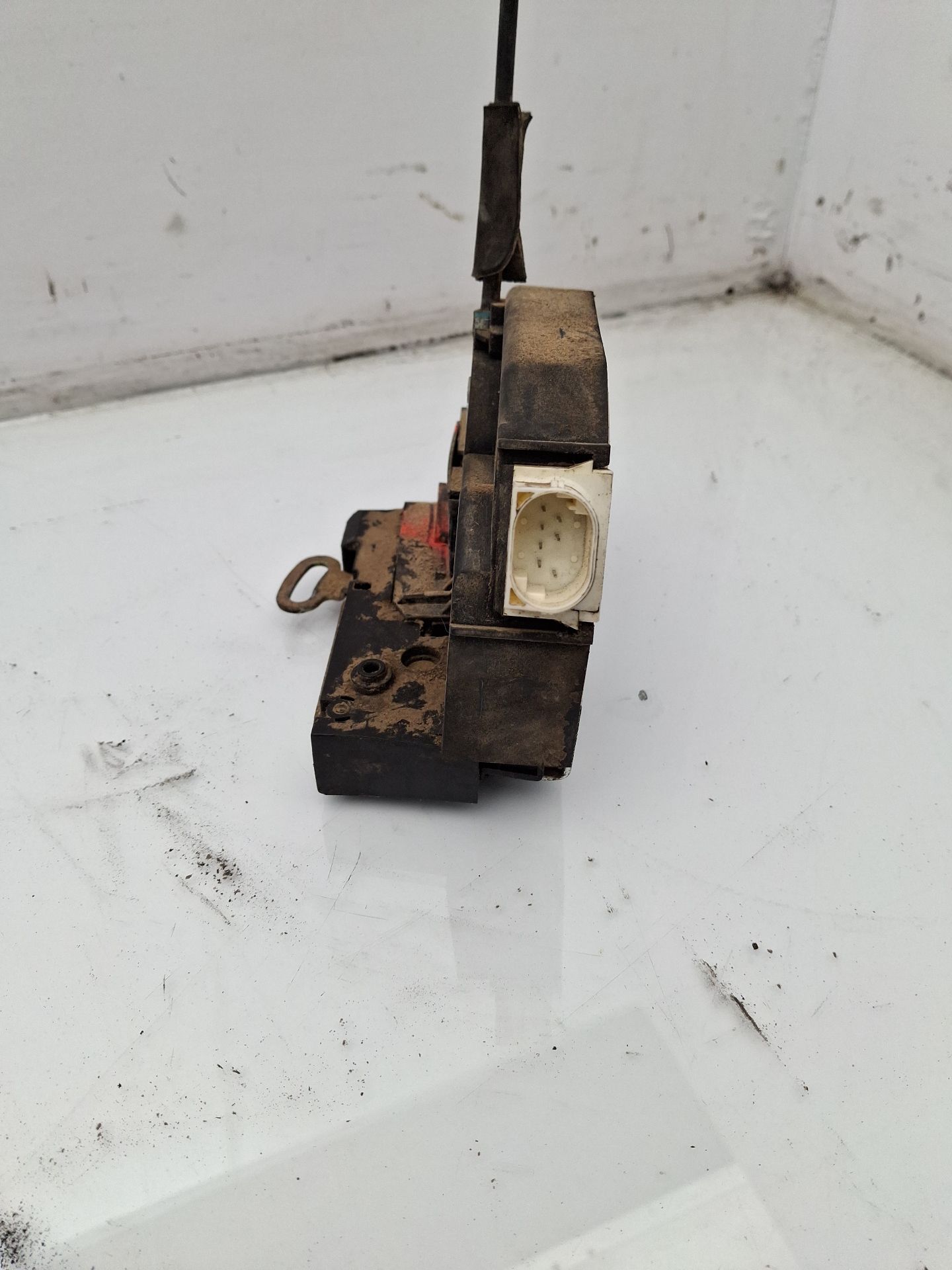 CERRADURA PUERTA DELANTERA DERECHA LAND ROVER FREE 