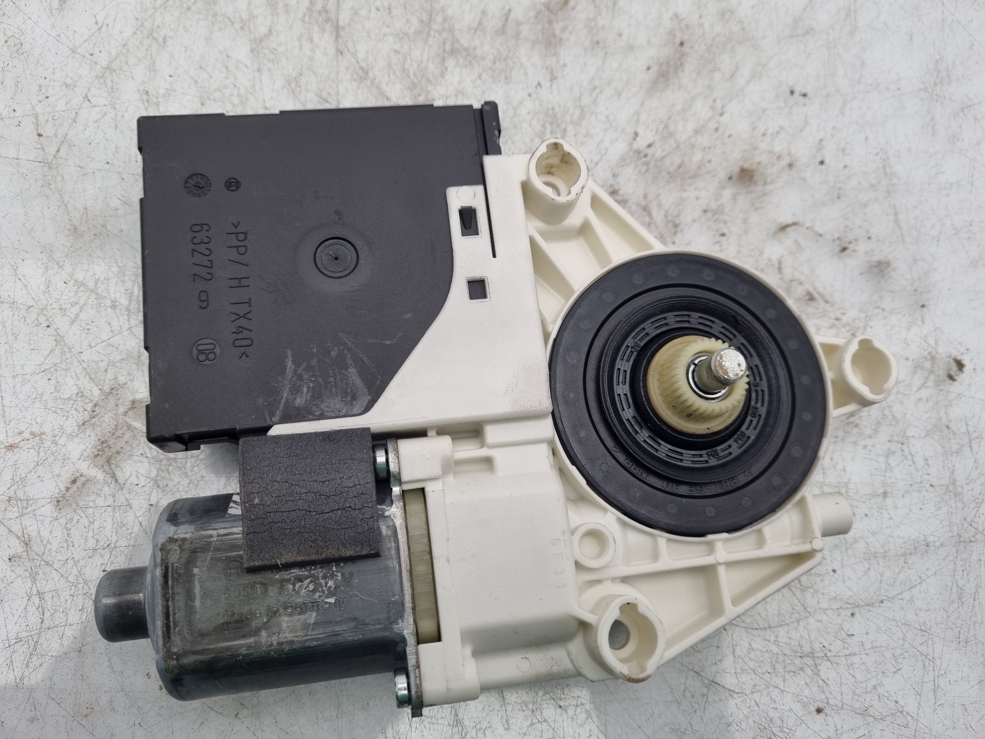 MOTOR ELEVALUNAS DELANTERO DERECHO AUDI A3 BMN