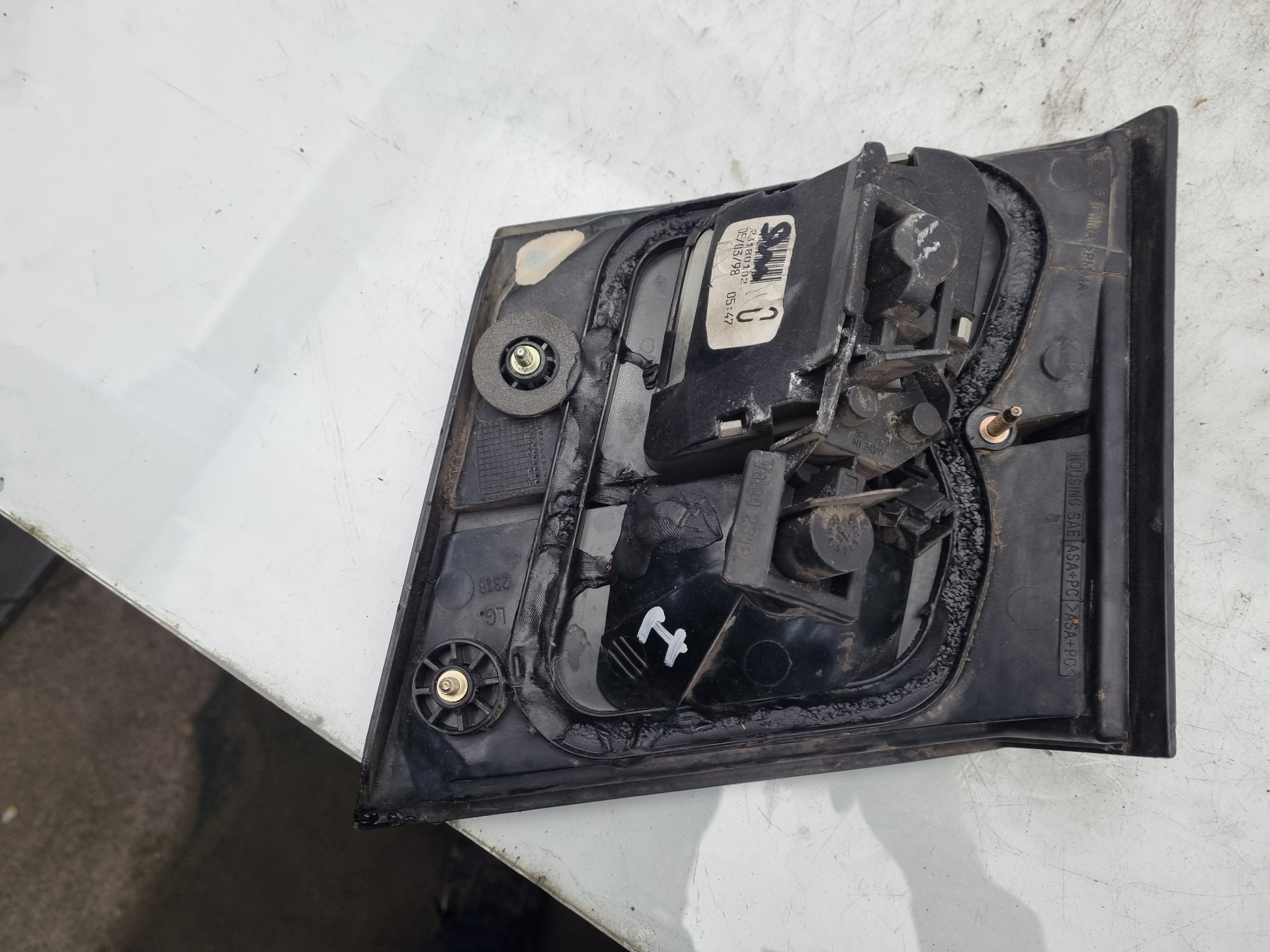 PILOTO ANTINIEBLA TRASERO IZQUIERDO NISSAN PRIMERA 