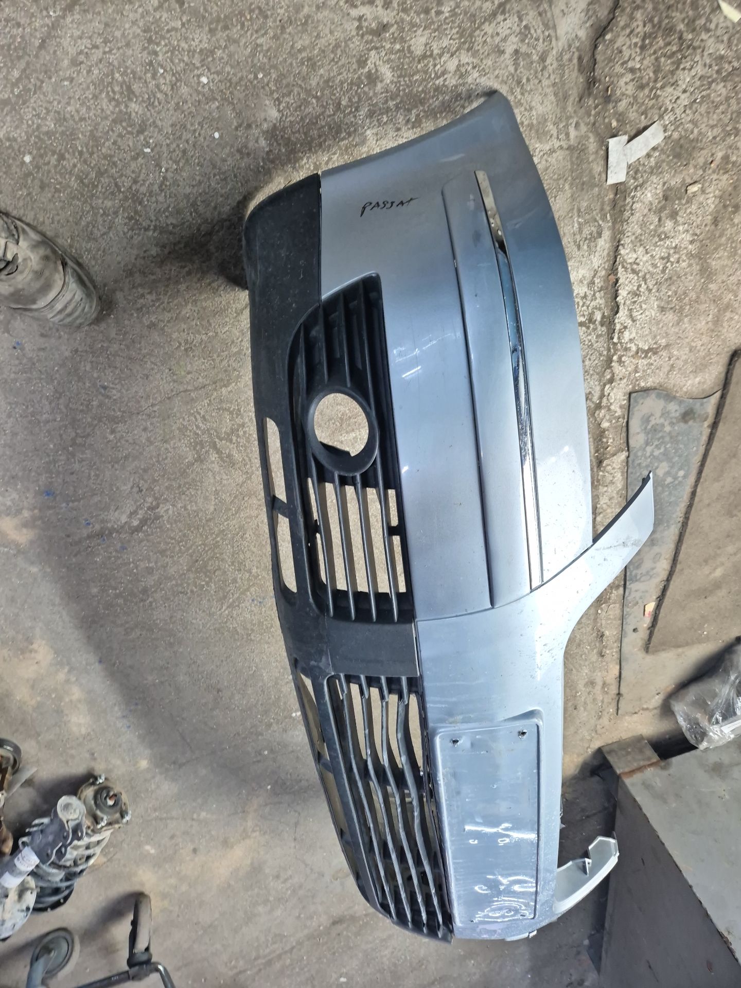 PARAGOLPES DELANTERO VOLKSWAGEN PASSAT 