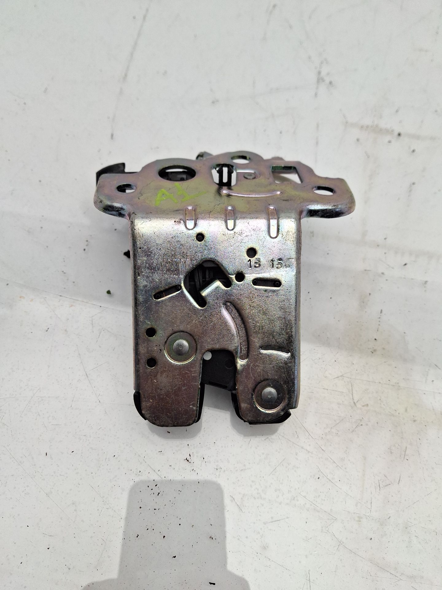 CERRADURA MALETERO / PORTON AUDI A1 