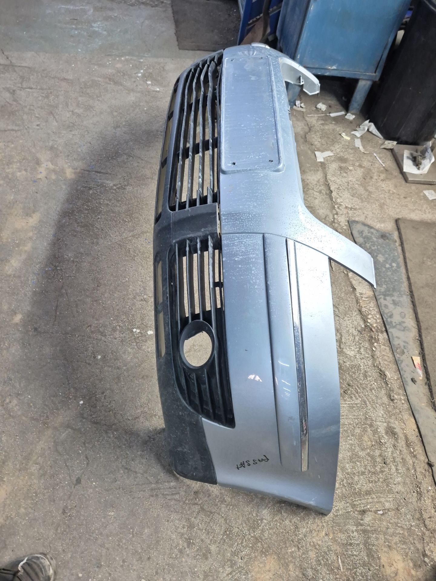 PARAGOLPES DELANTERO VOLKSWAGEN PASSAT 