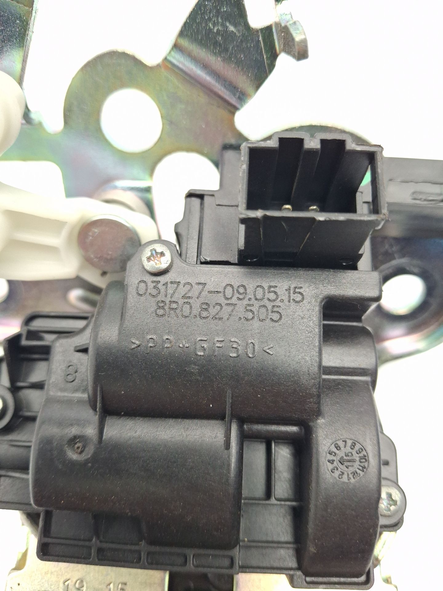 CERRADURA MALETERO / PORTON AUDI A1 