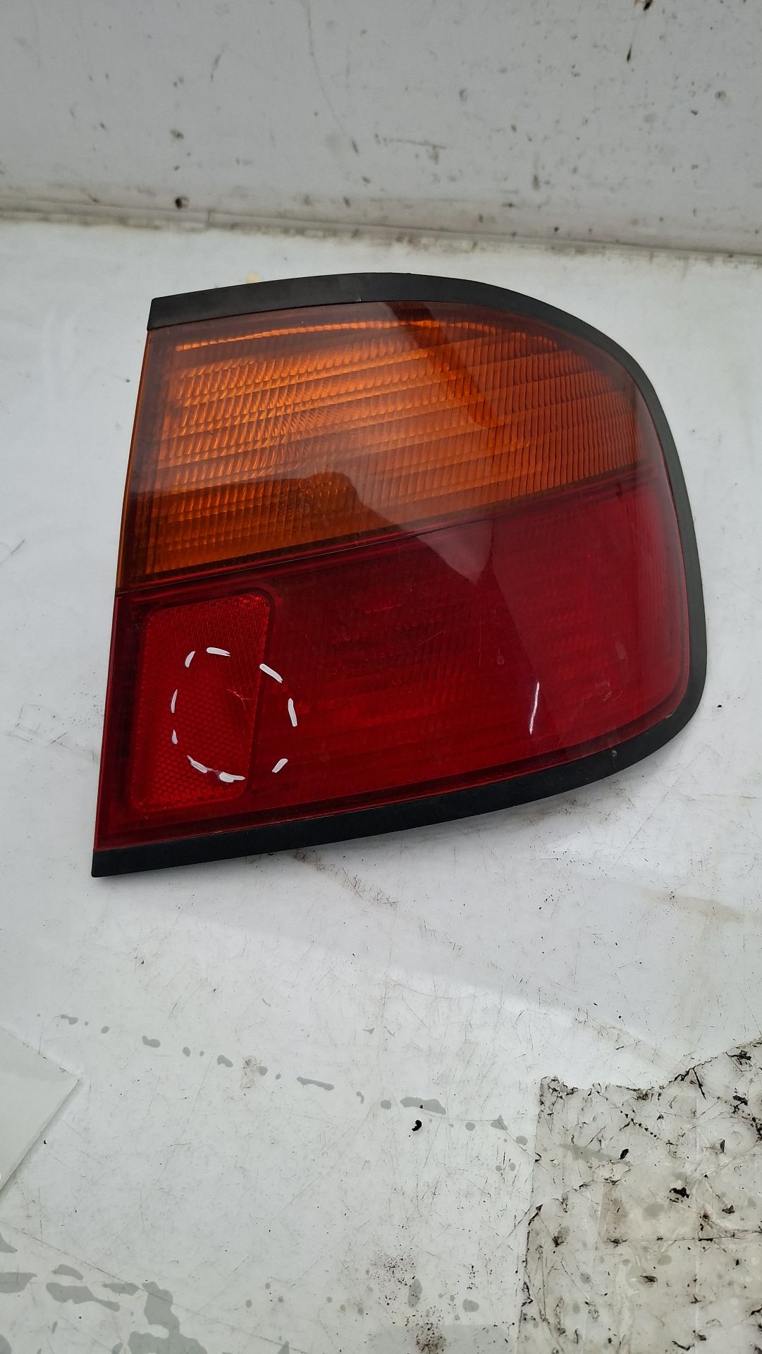 PILOTO TRASERO DERECHO NISSAN PRIMERA 