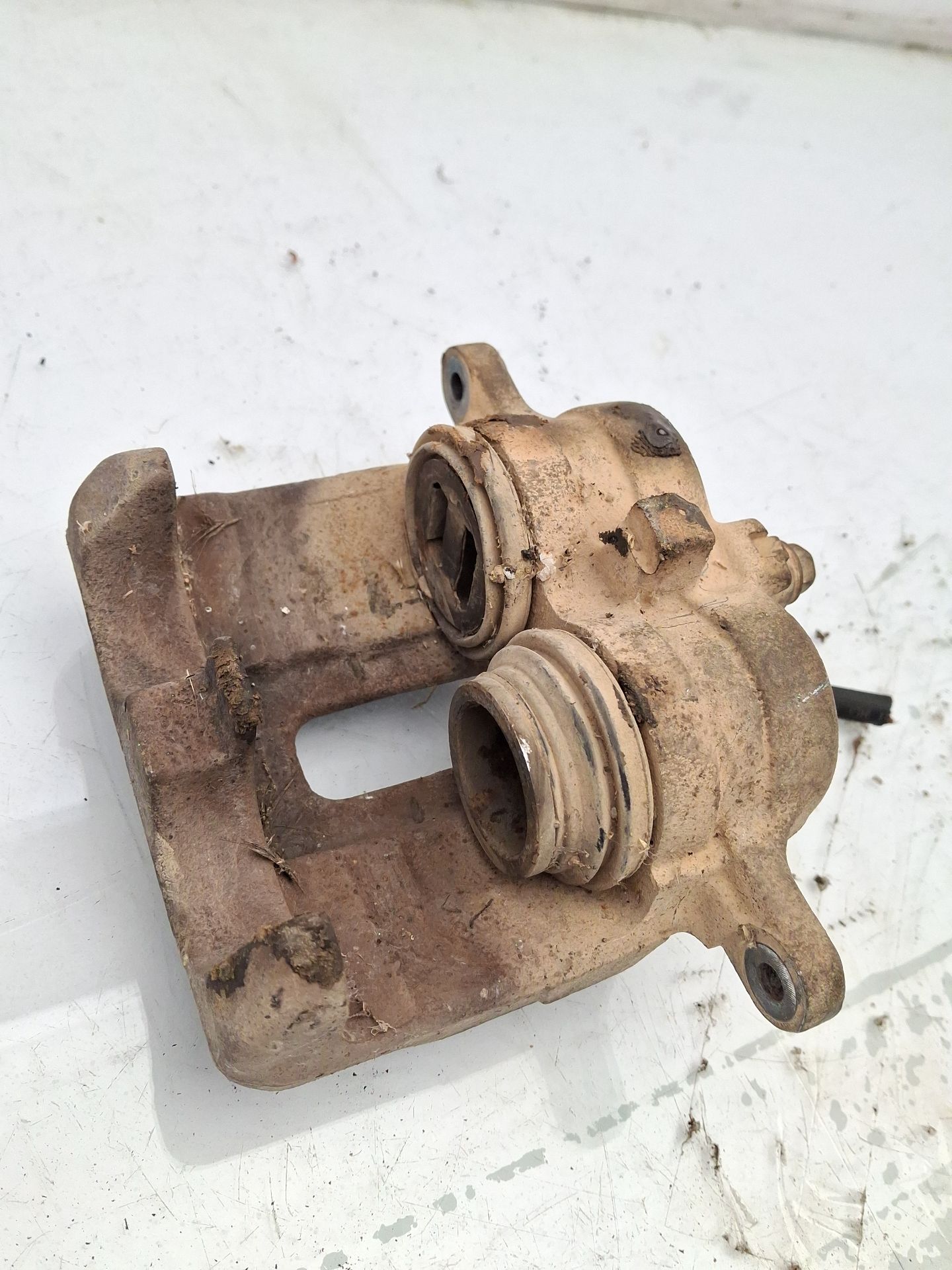 PINZA FRENO DELANTERA DERECHA NISSAN TERRANO 