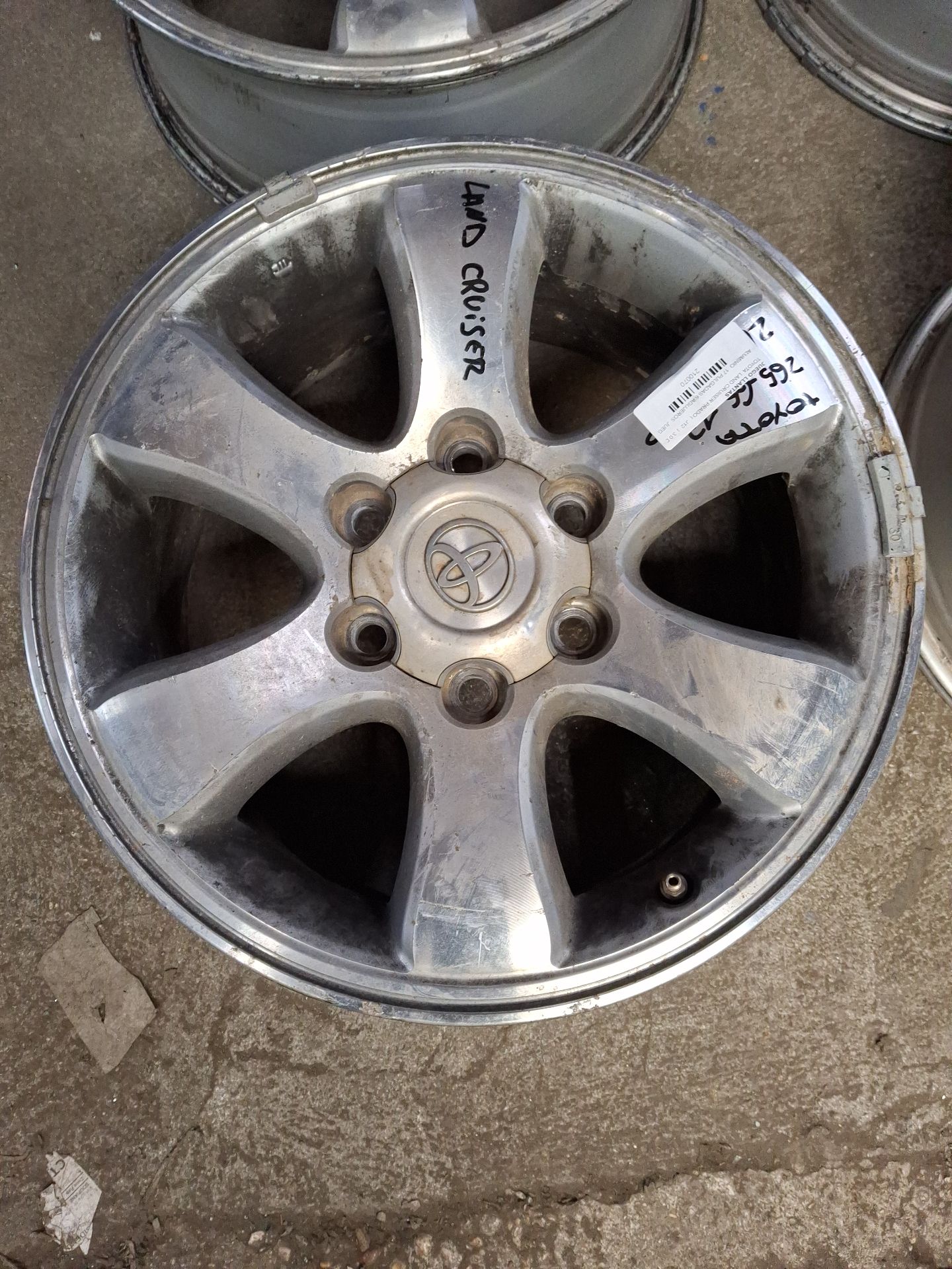 LLANTA TOYOTA LAND CRUISER 