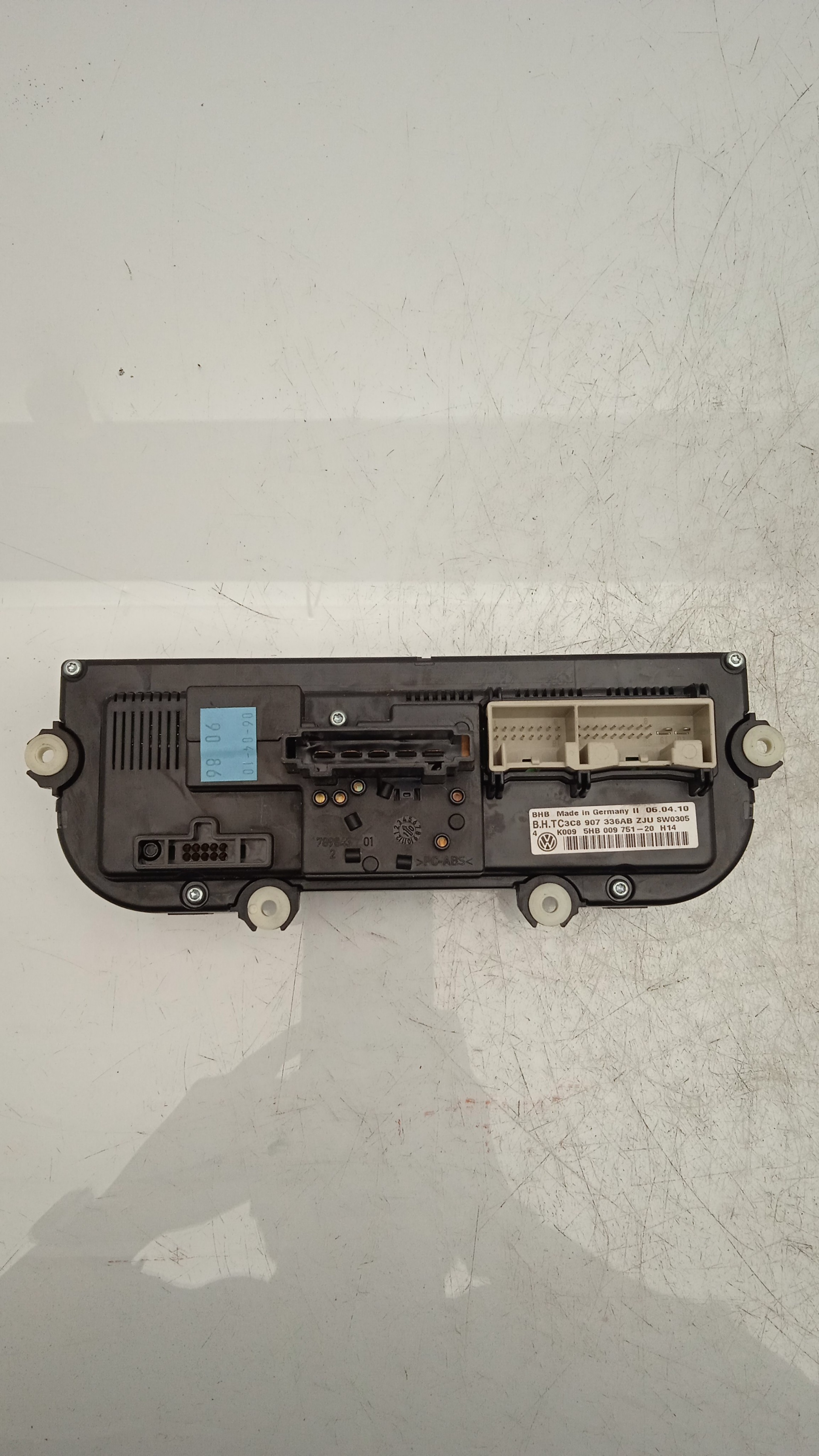 MANDO CLIMATIZADOR VOLKSWAGEN GOLF CAY