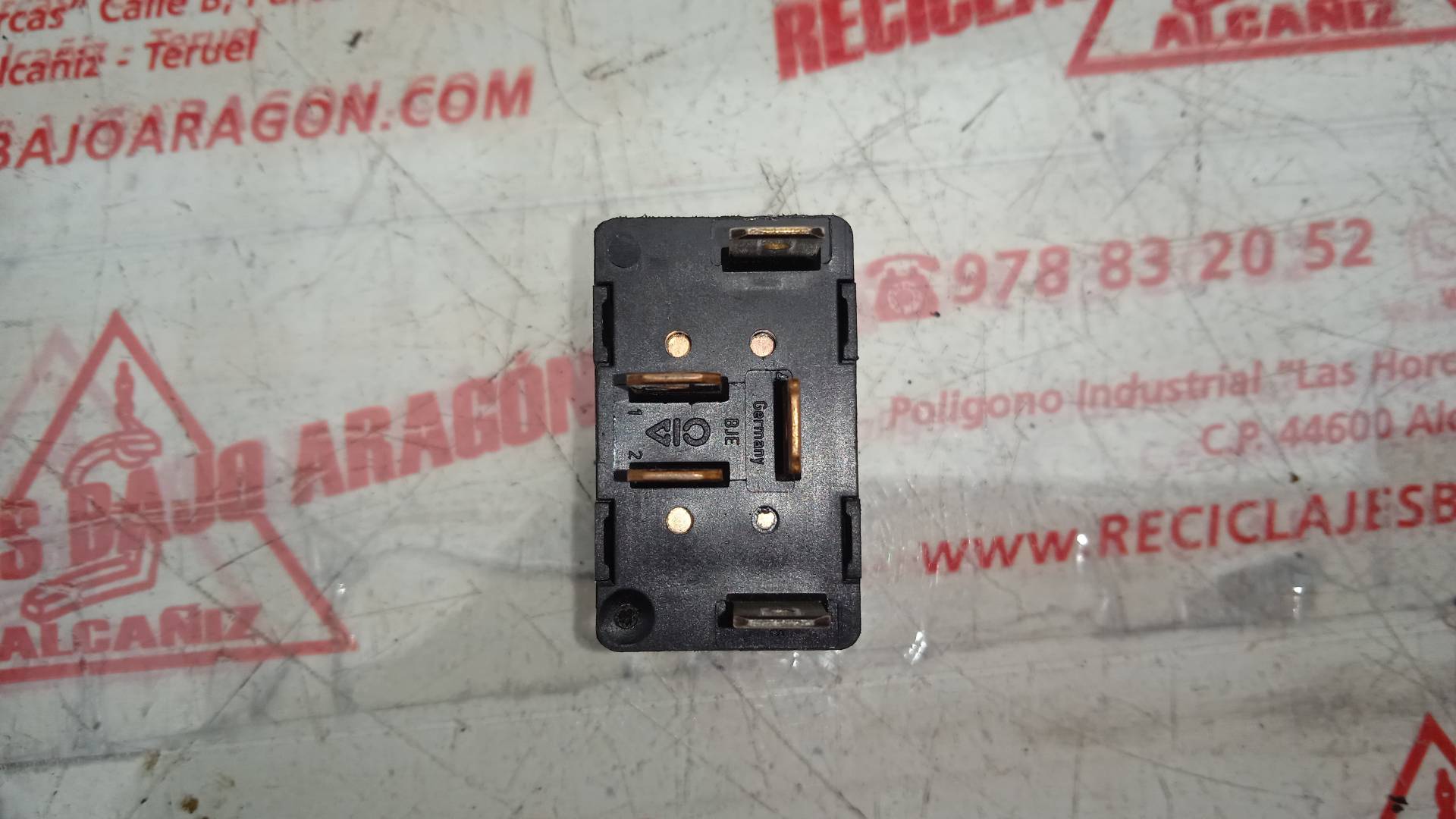 MANDO ELEVALUNAS DELANTERO DERECHO AUDI 80/90 (893 1Z