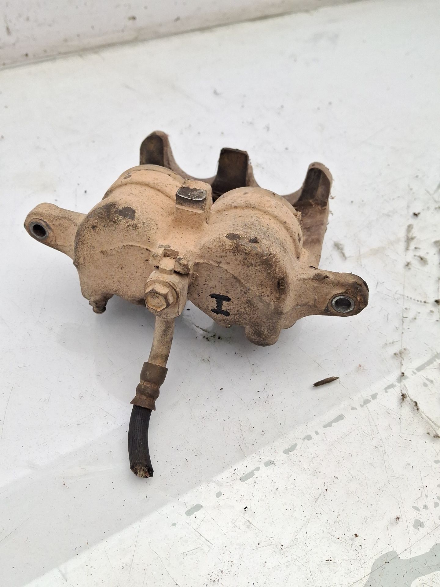 PINZA FRENO DELANTERA IZQUIERDA NISSAN TERRANO 