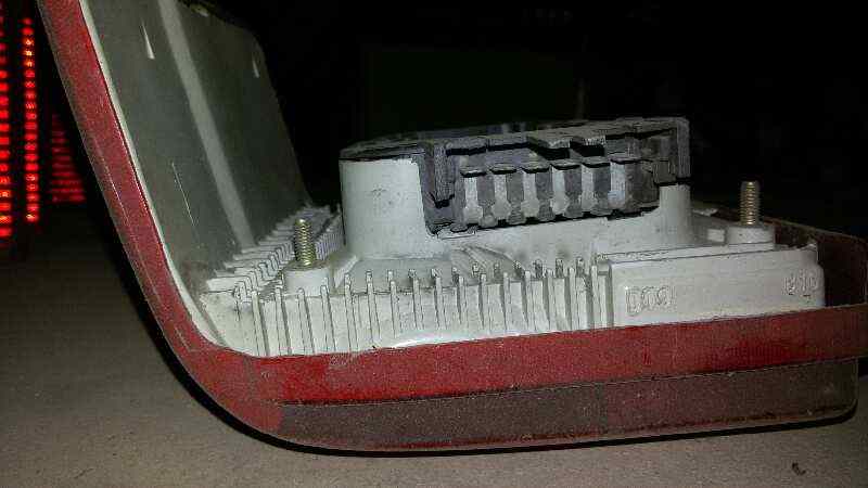 PILOTO TRASERO DERECHO AUDI 100 