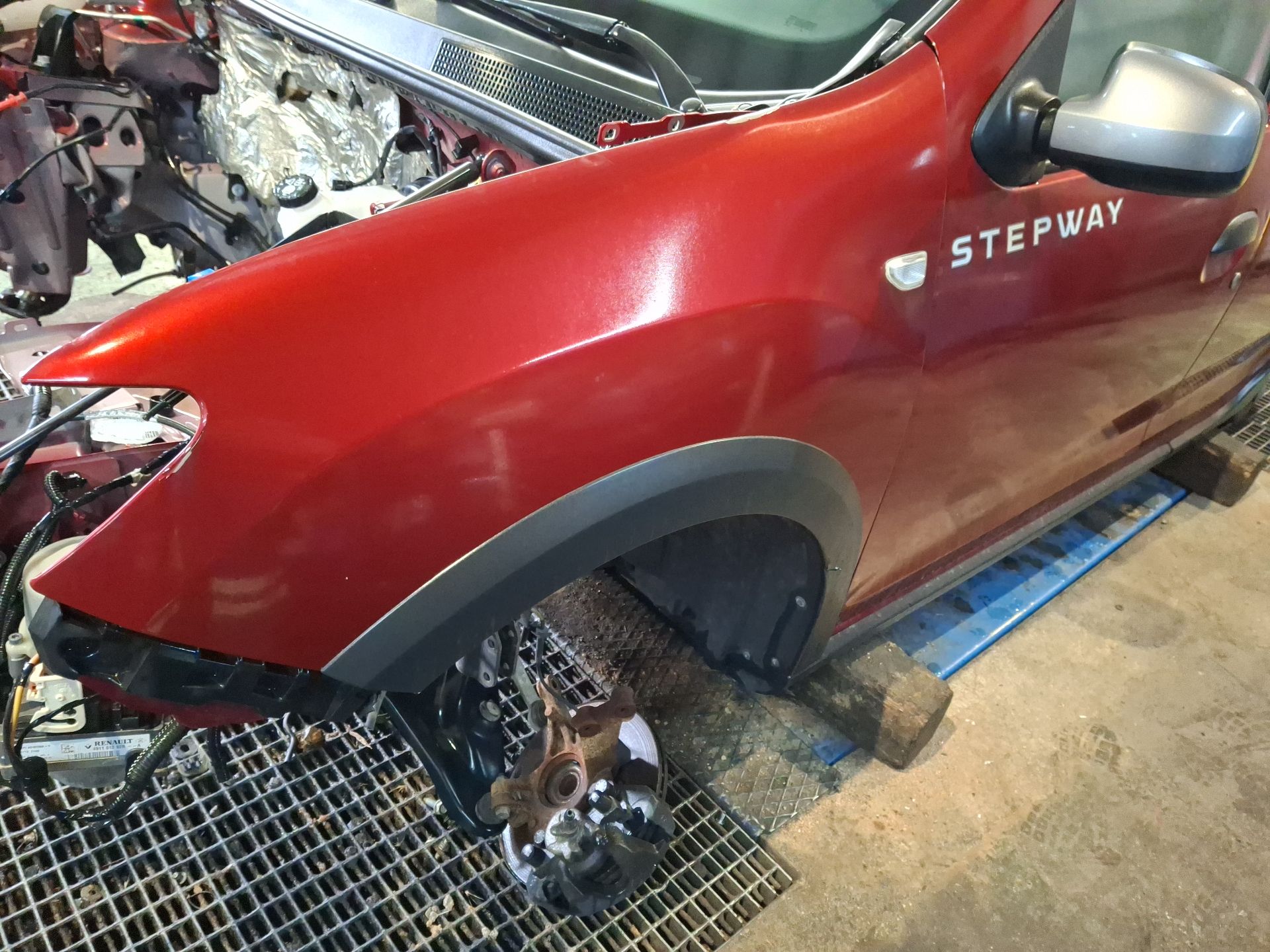 ALETA DELANTERA IZQUIERDA DACIA SANDERO 