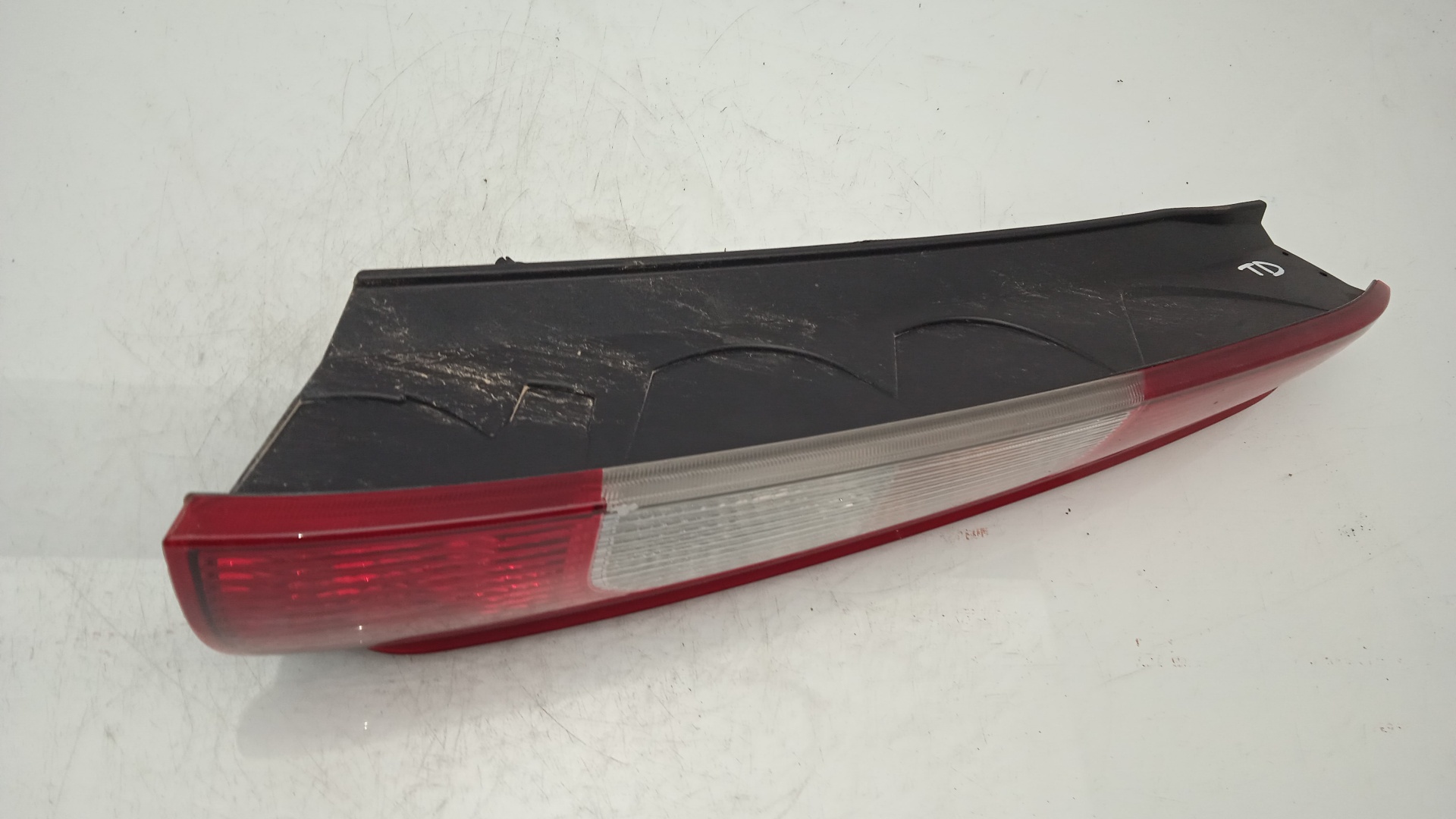 PILOTO TRASERO DERECHO FORD FOCUS KKDA