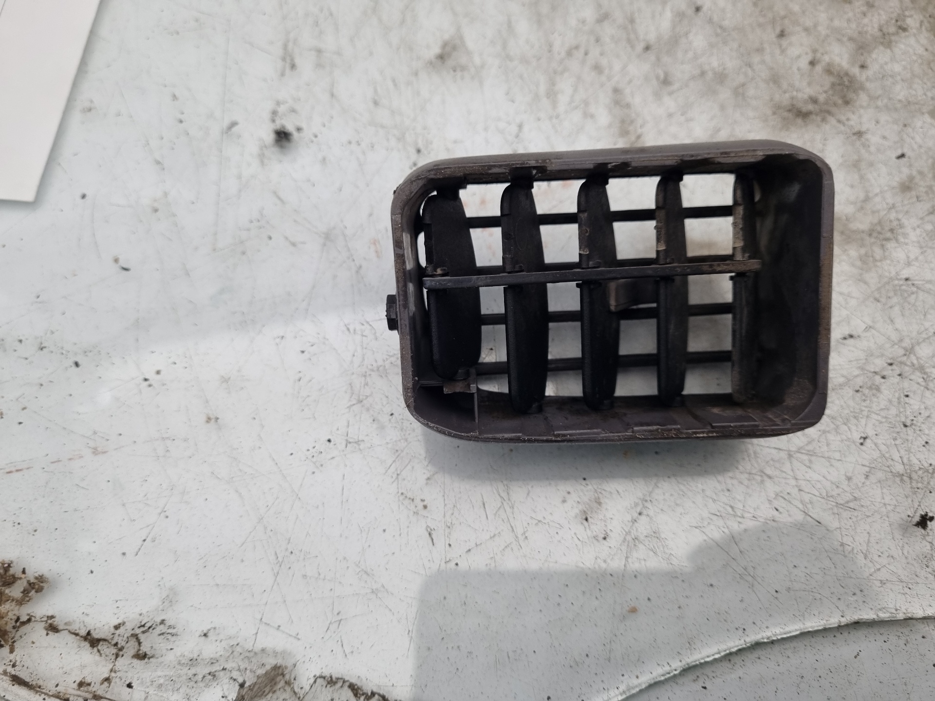 REJILLA AIREADORA NISSAN MICRA CG13