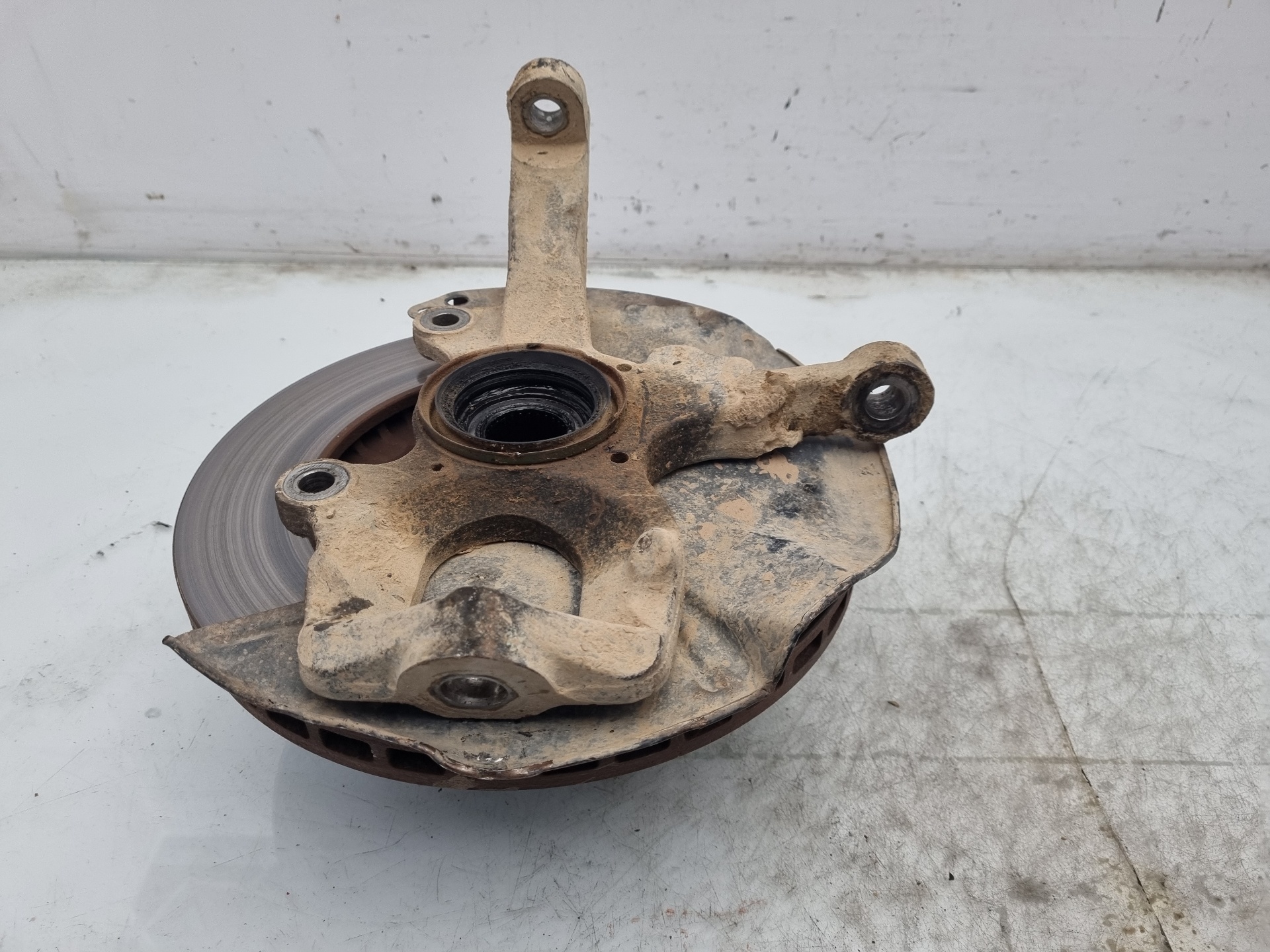 MANGUETA DELANTERA IZQUIERDA MITSUBISHI GALLOPER 4D56