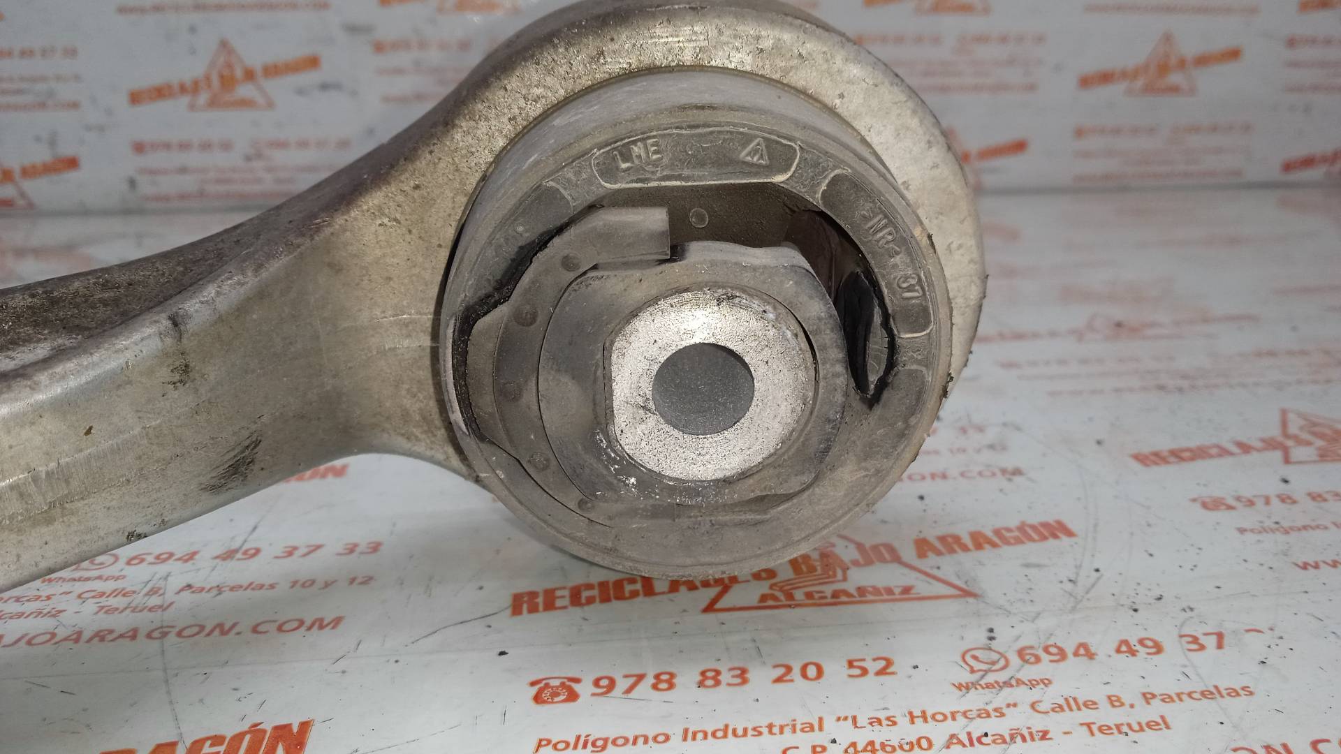 BRAZO SUSPENSION INFERIOR TRASERO DER. VOLKSWAGEN  AVF