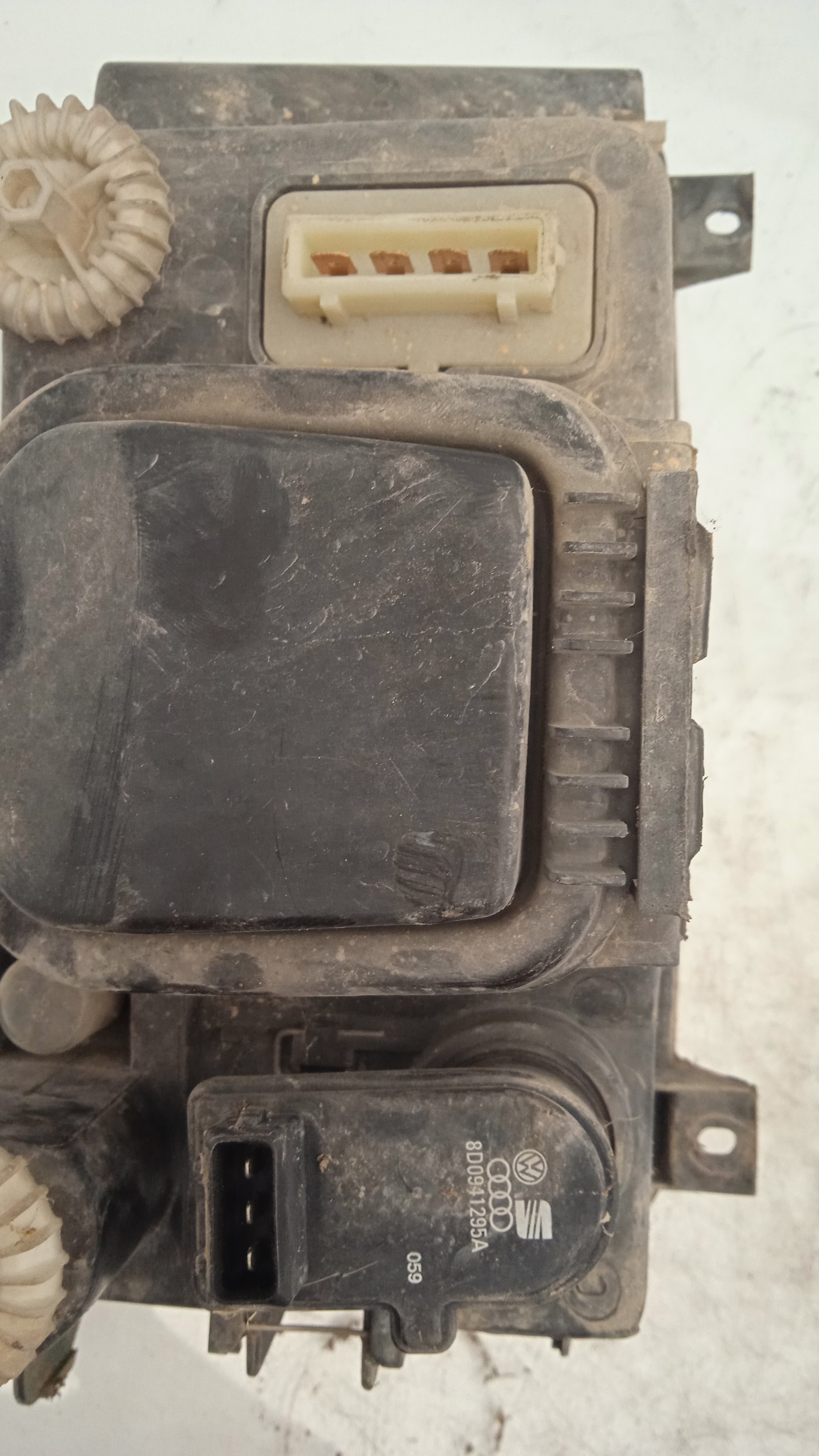 FARO IZQUIERDO SEAT CORDOBA AFT