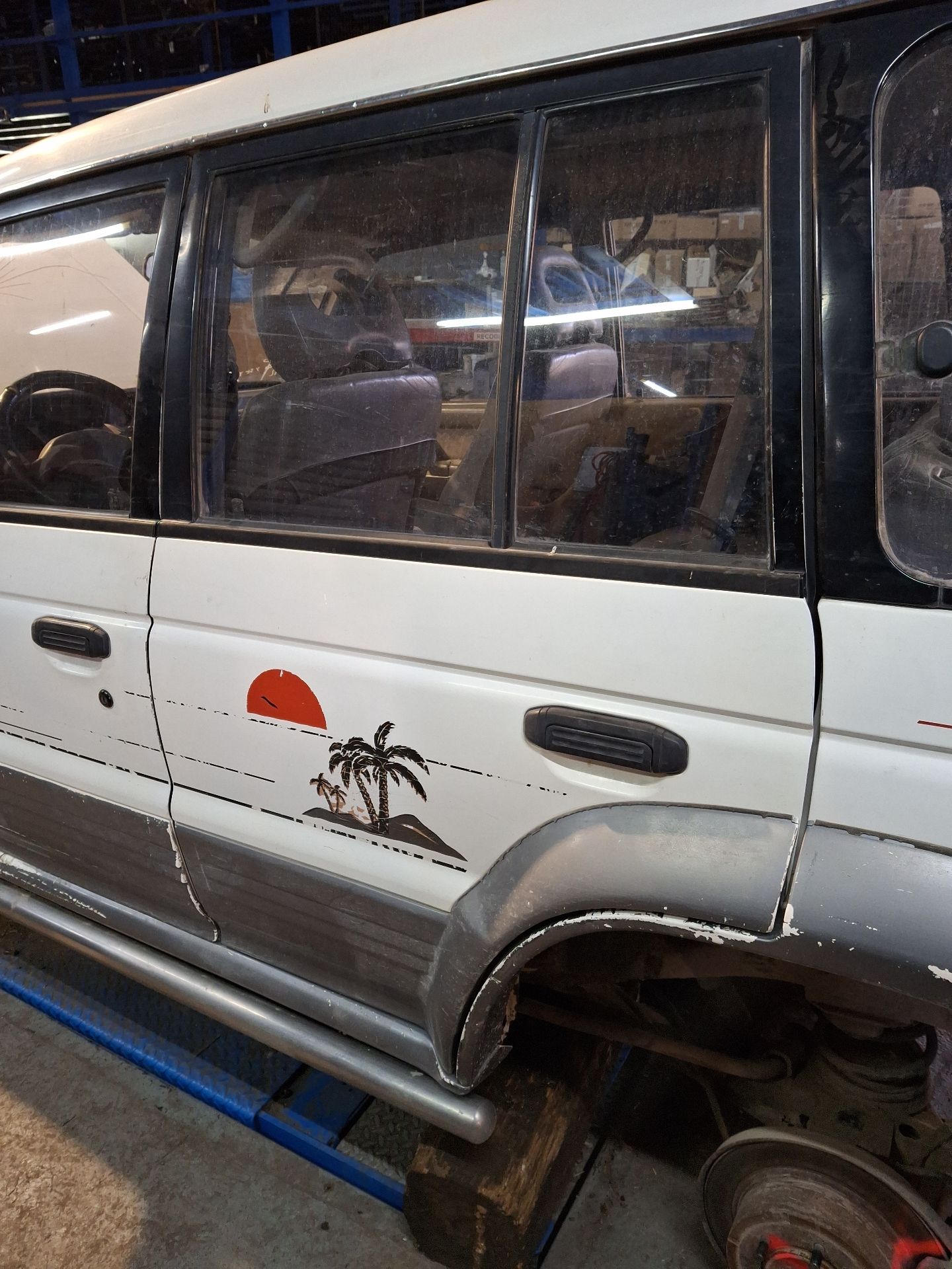 PUERTA TRASERA IZQUIERDA MITSUBISHI MONTERO 