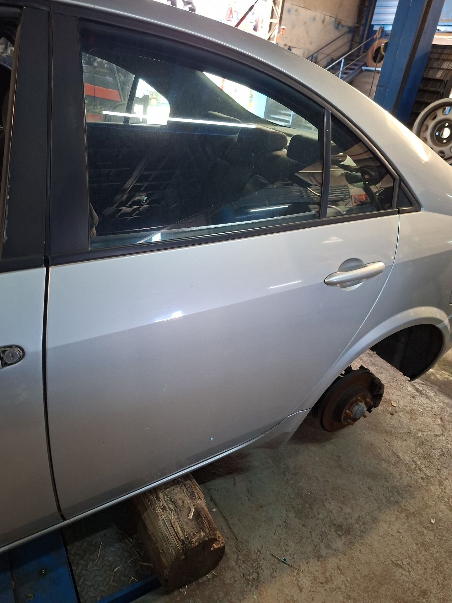 PUERTA TRASERA IZQUIERDA NISSAN PRIMERA 