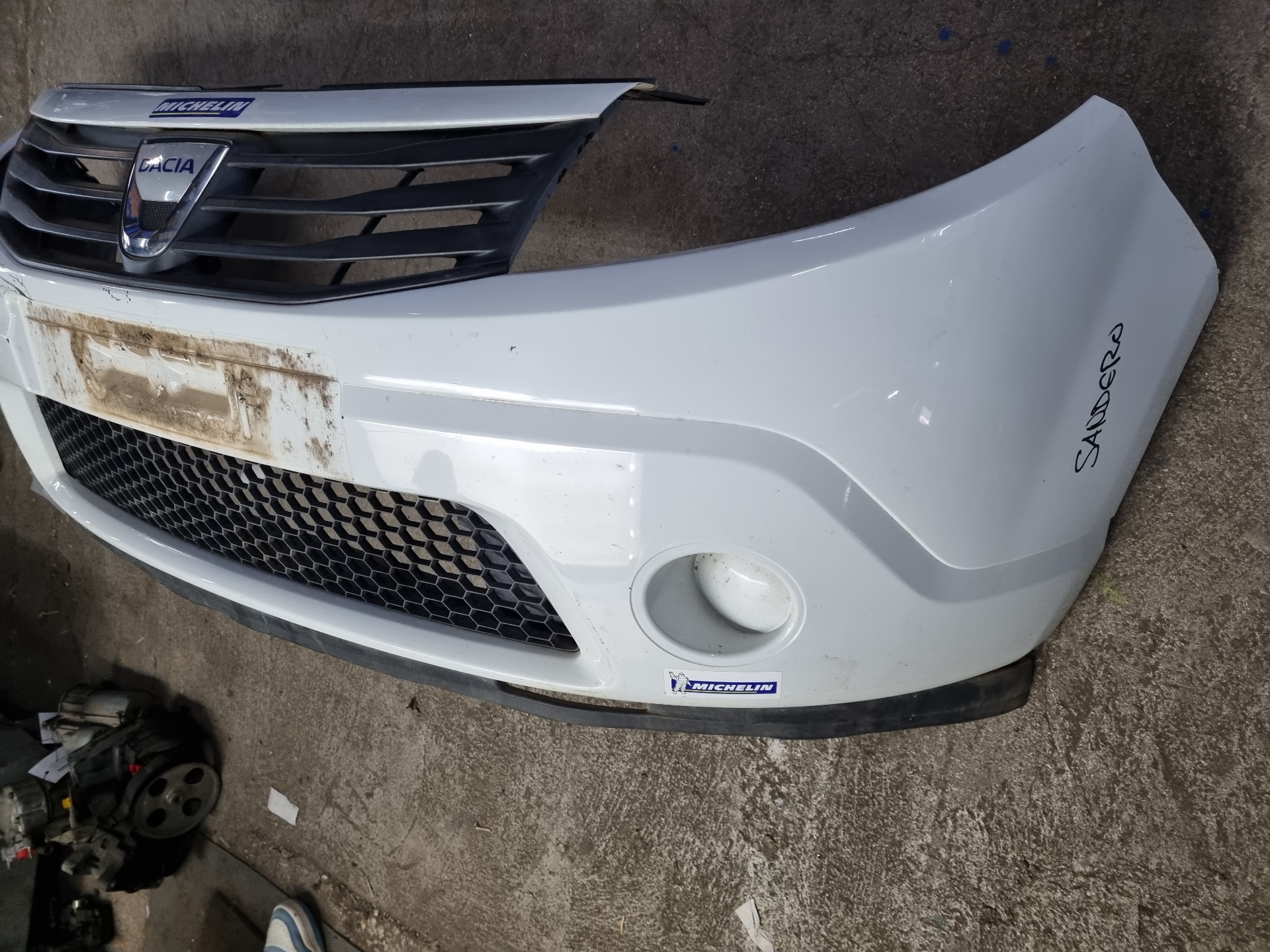 PARAGOLPES DELANTERO DACIA SANDERO K9K E8