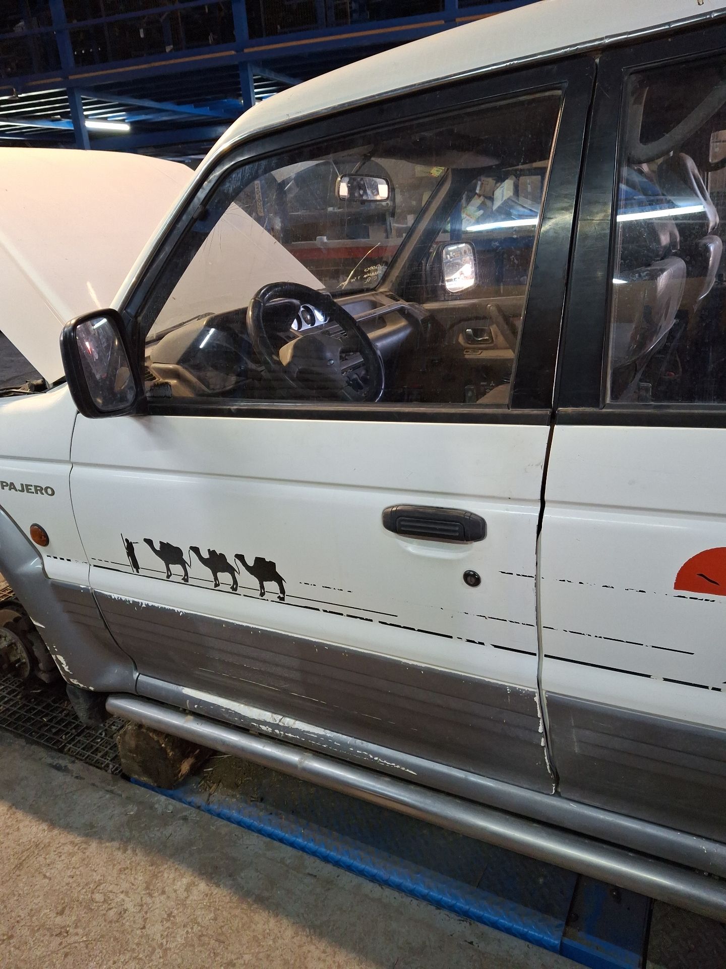 PUERTA DELANTERA IZQUIERDA MITSUBISHI MONTERO 