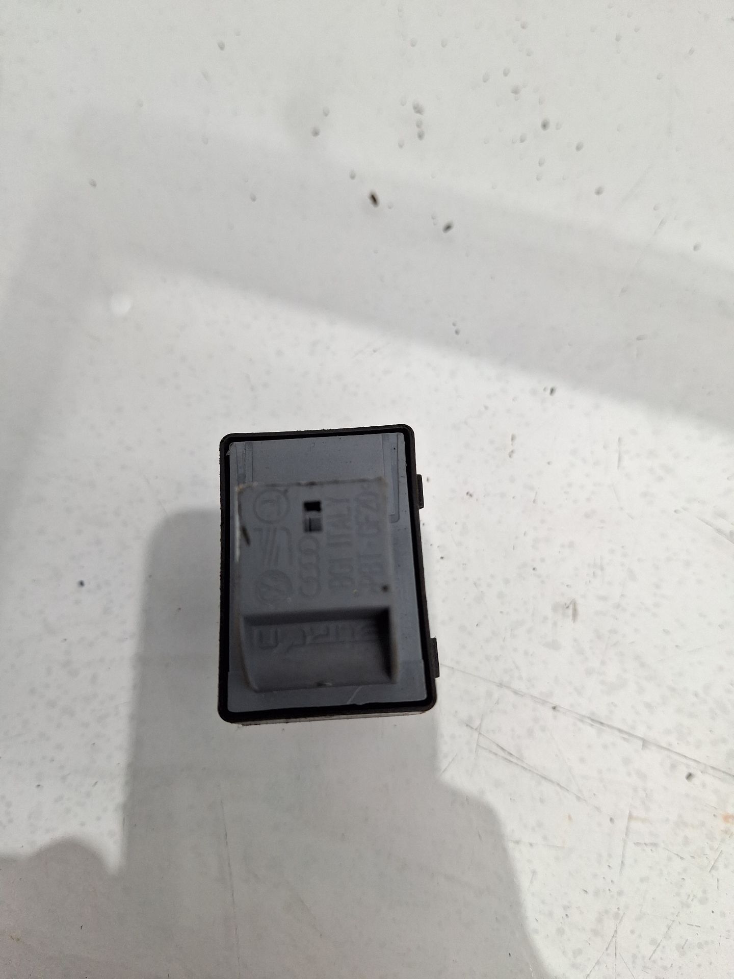 MANDO ELEVALUNAS TRASERO DERECHO AUDI A1 