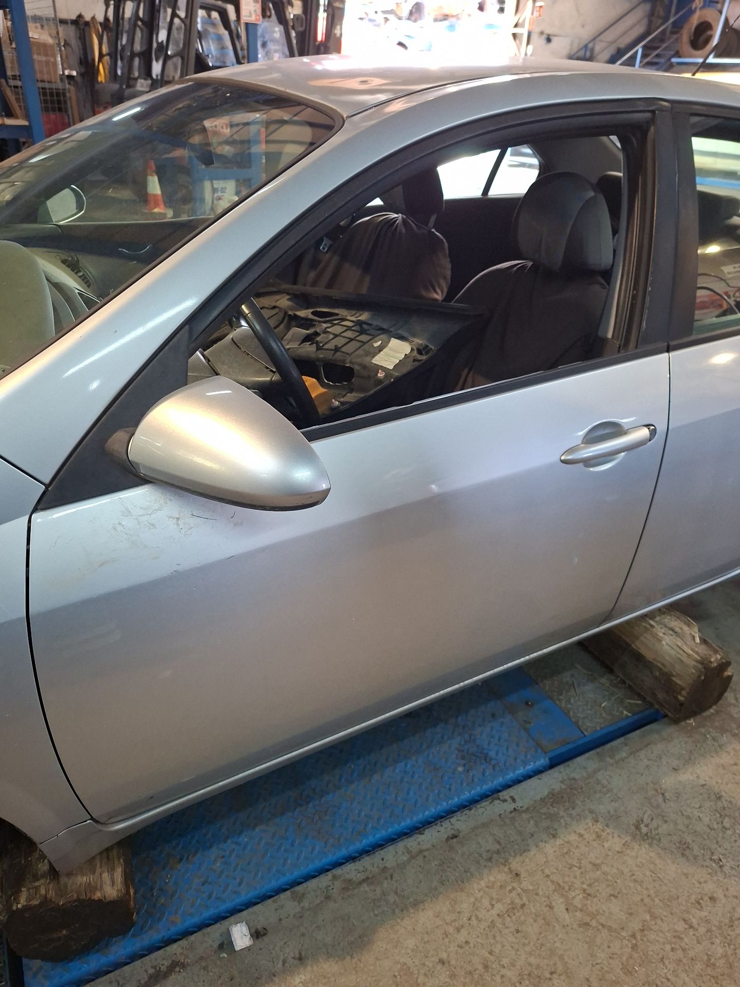 PUERTA DELANTERA IZQUIERDA NISSAN PRIMERA 