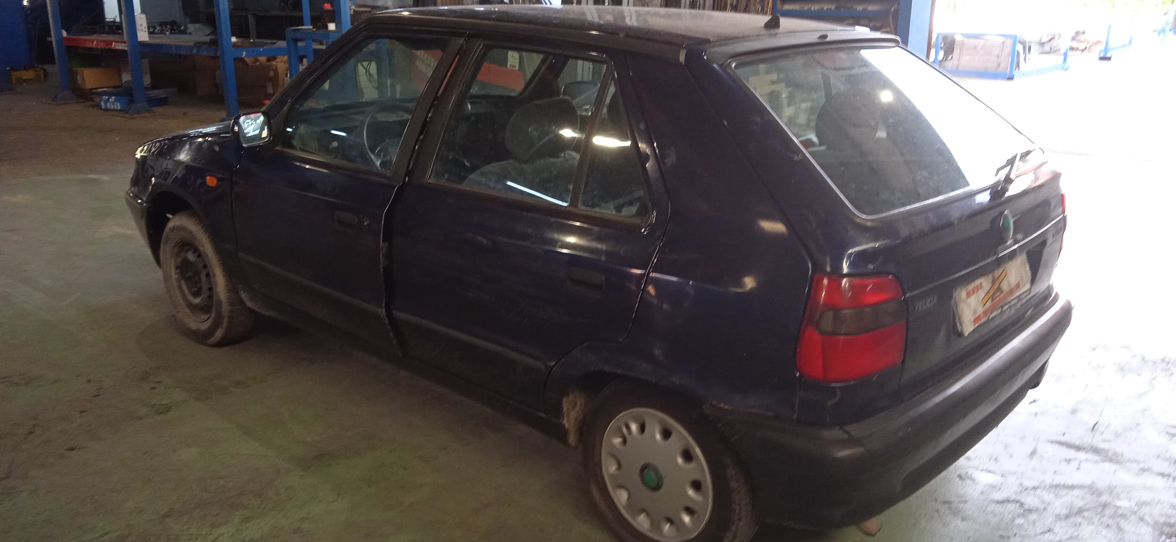 PILOTO TRASERO IZQUIERDO SKODA FELICIA AEF