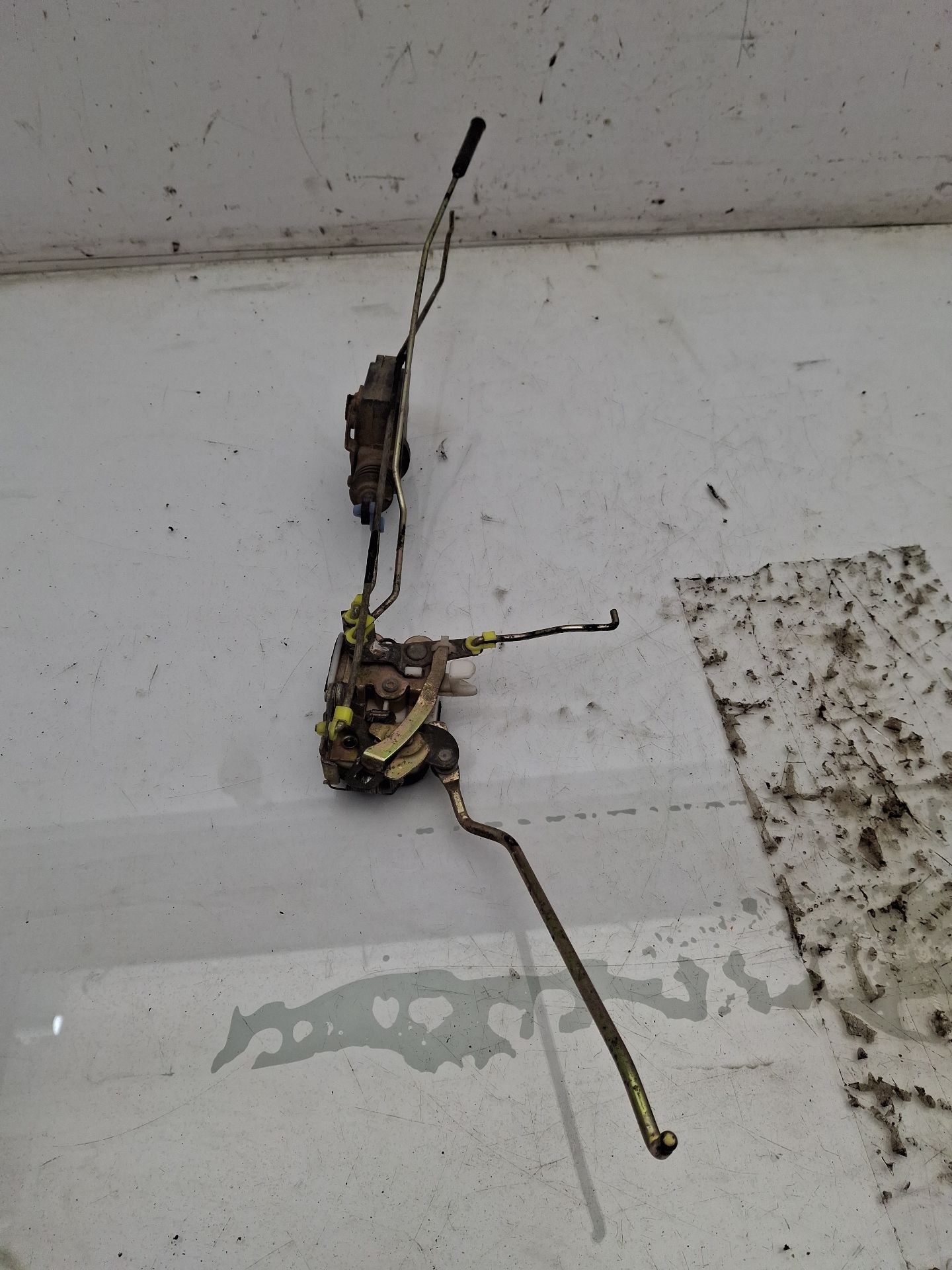 CERRADURA PUERTA DELANTERA DERECHA HYUNDAI ATOS 