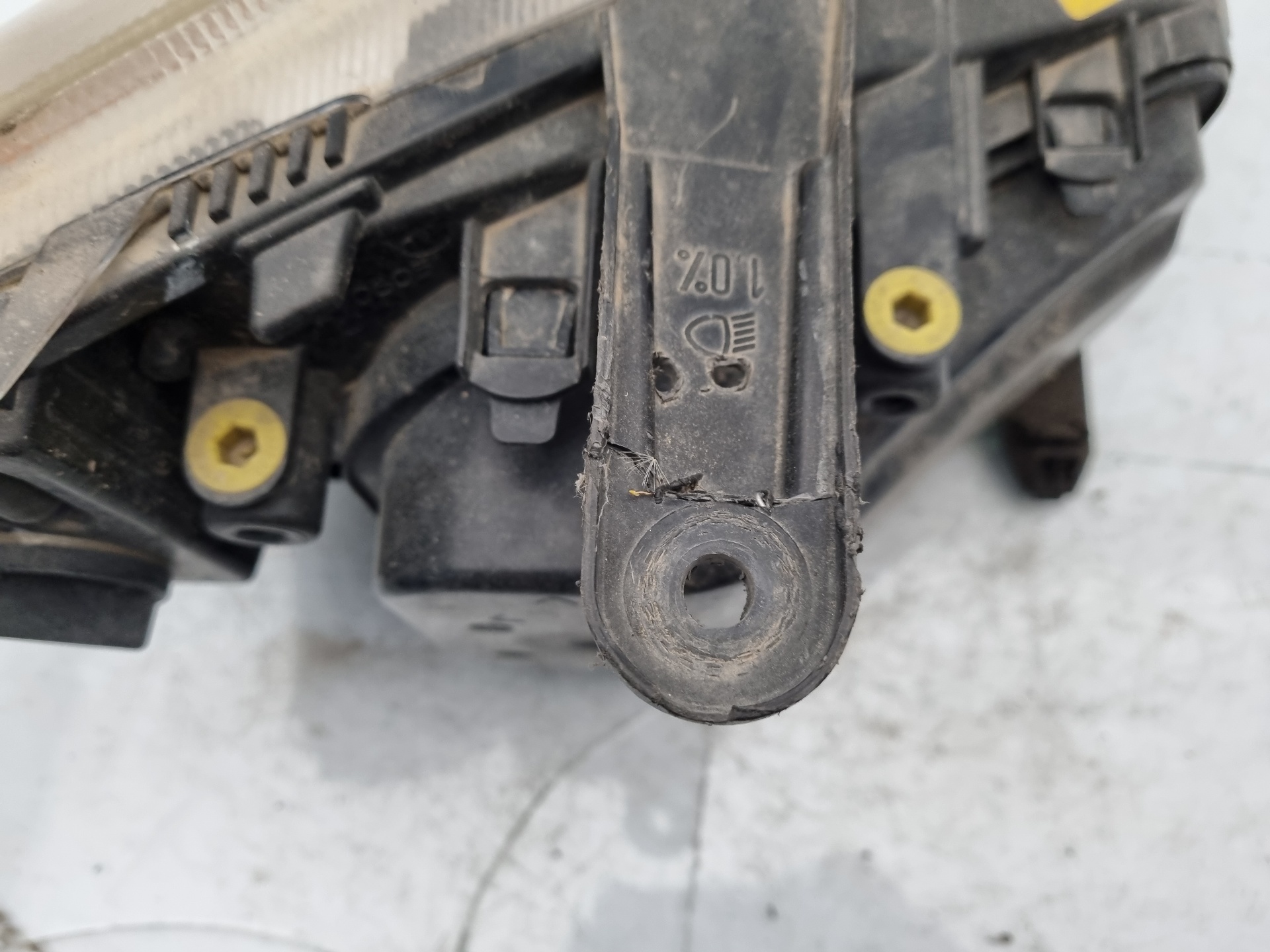 FARO IZQUIERDO FORD FOCUS G8DA