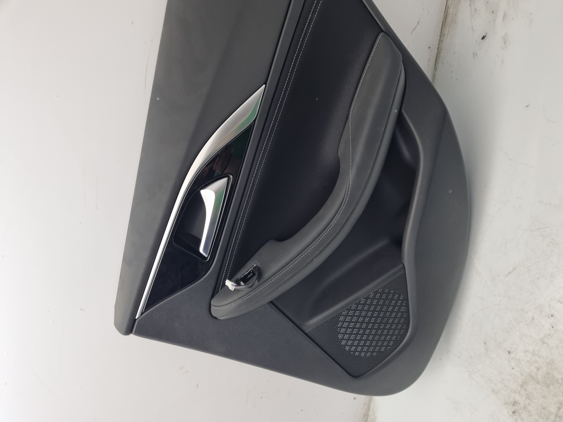 GUARNECIDO PUERTA TRASERA DERECHA INFINITI Q30 270910