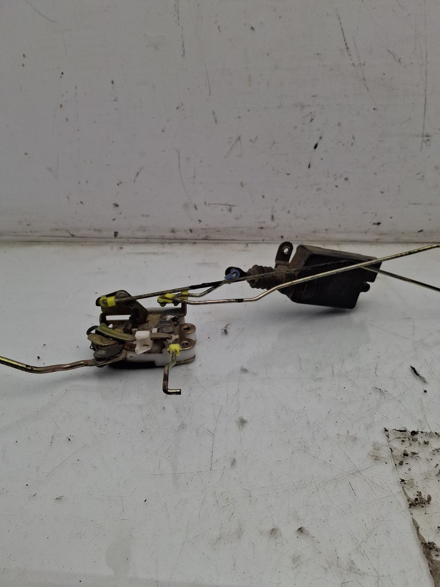 CERRADURA PUERTA DELANTERA DERECHA HYUNDAI ATOS 