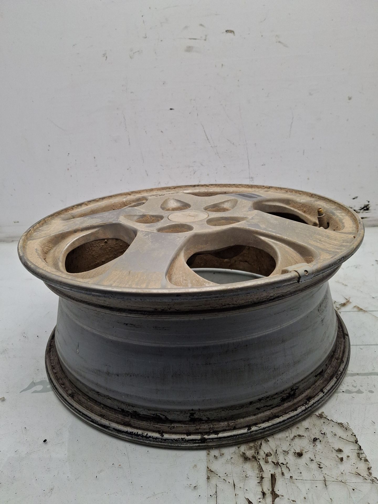 LLANTA MITSUBISHI MONTERO 