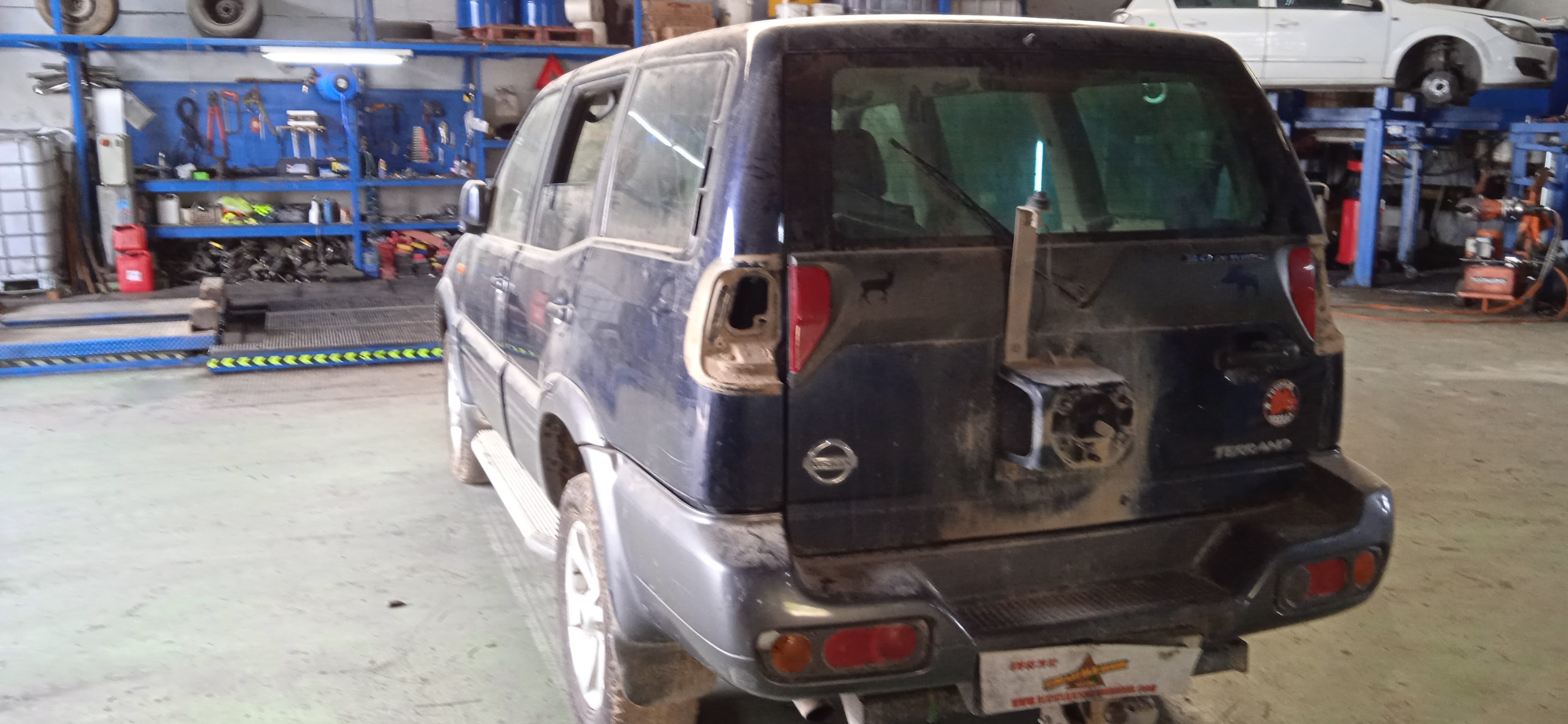 CERRADURA PUERTA DELANTERA DERECHA NISSAN TERRANO ZD30