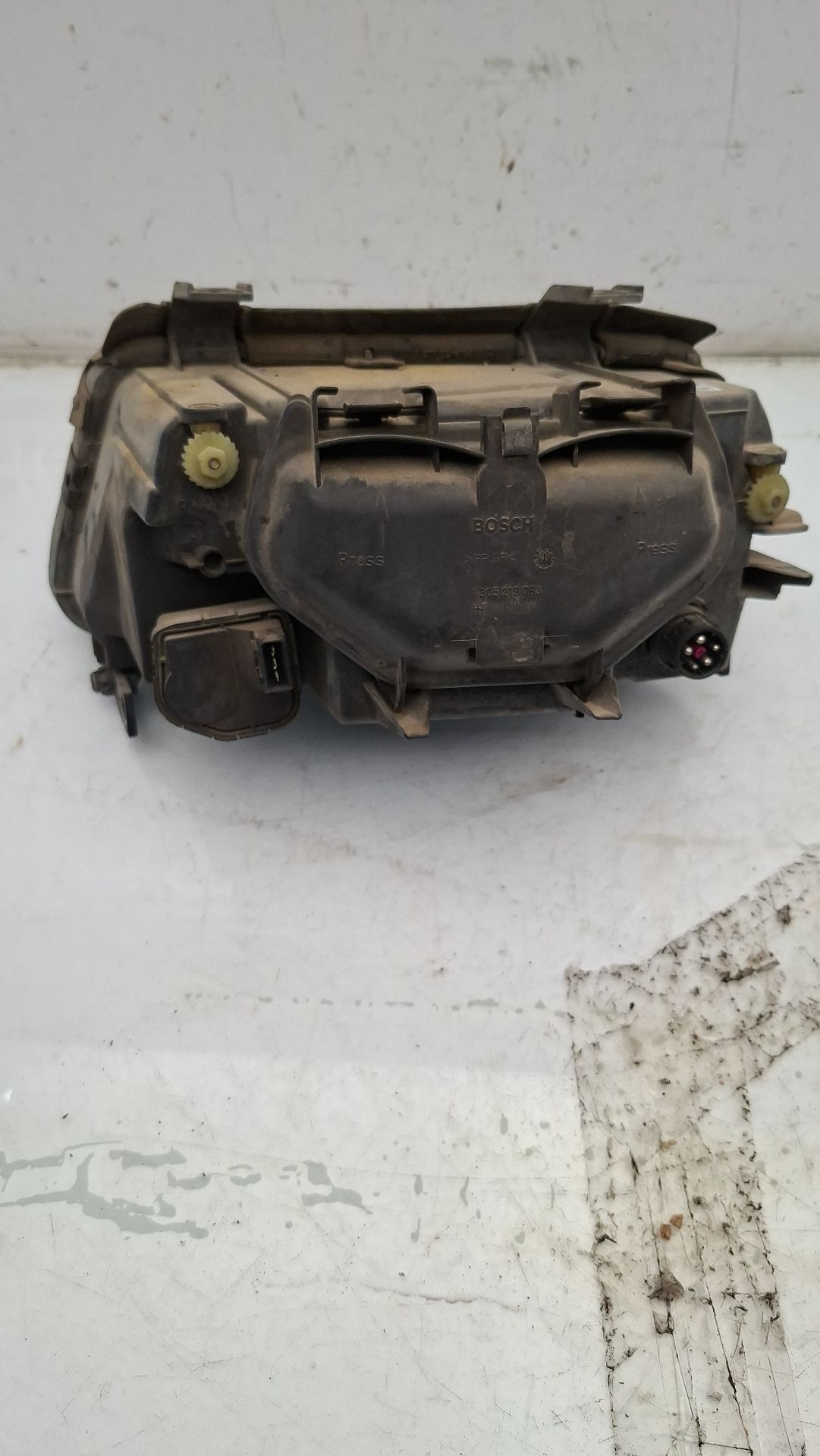 FARO IZQUIERDO AUDI A4 