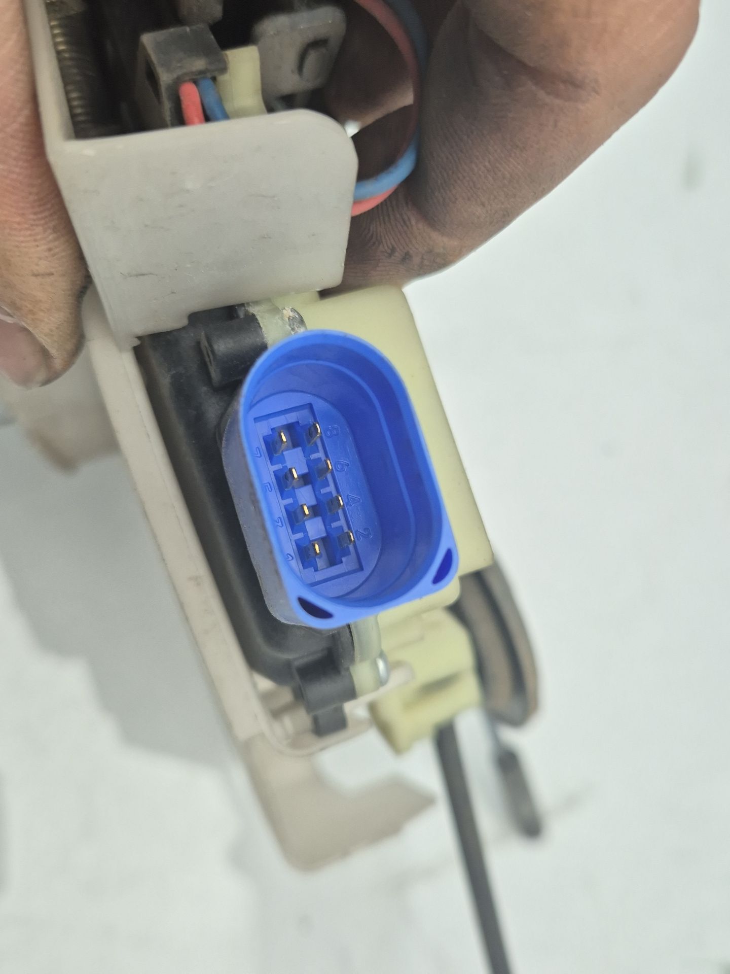 CERRADURA PUERTA DELANTERA IZQUIERDA VOLKSWAGEN TR 