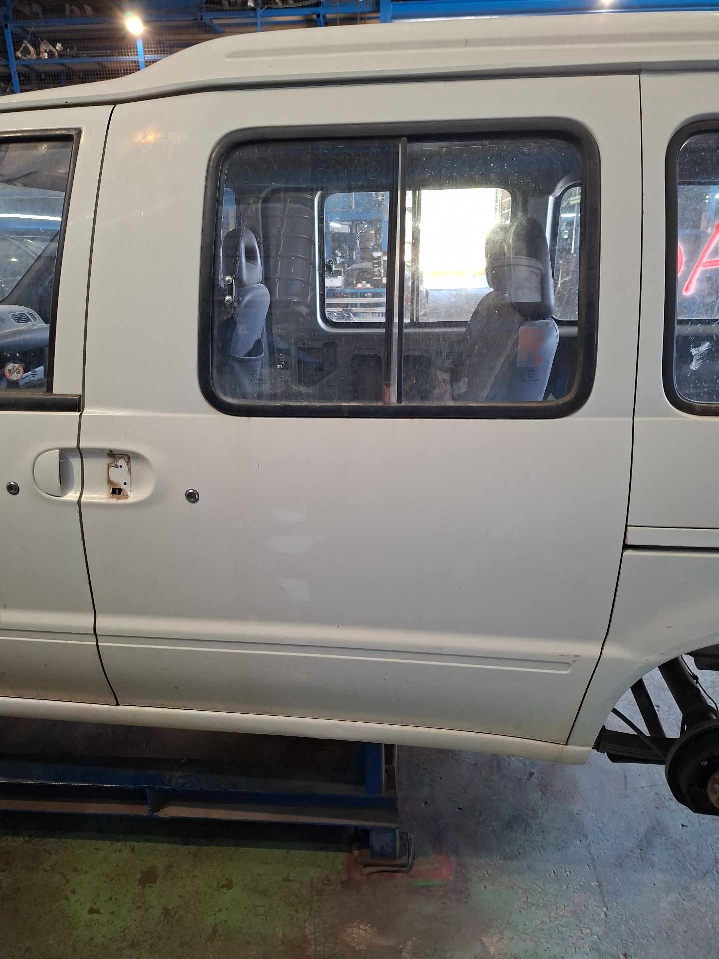 PORTON TRASERO DERECHO NISSAN VANETTE 